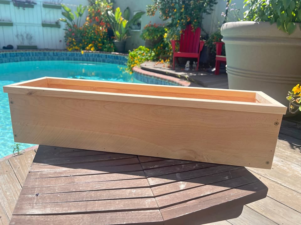 CEDAR FLOWER PLANTER 