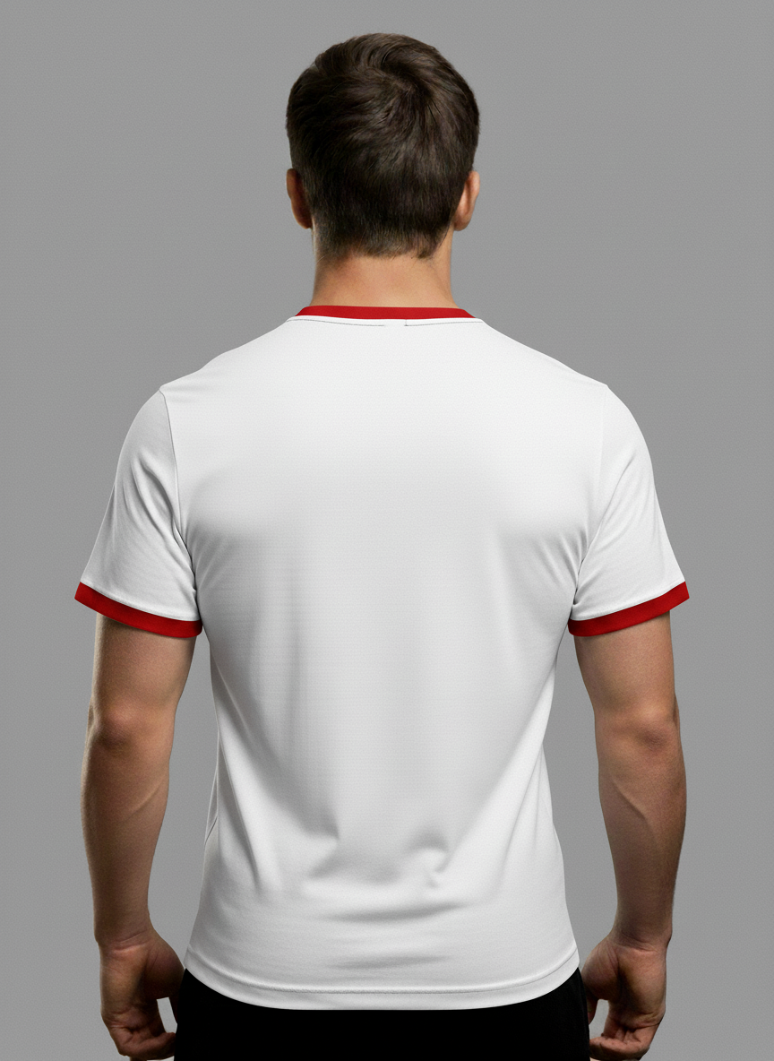 Camiseta branca masculina com detalhe vermelho