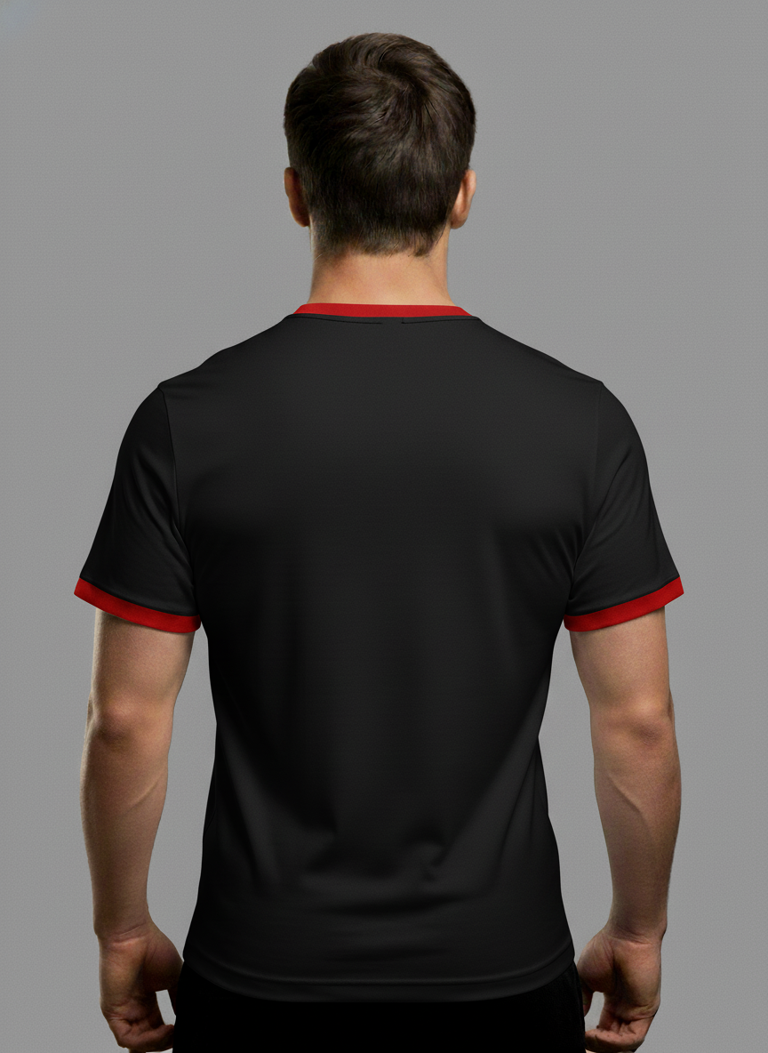 Camiseta preta masculina com detalhe vermelho