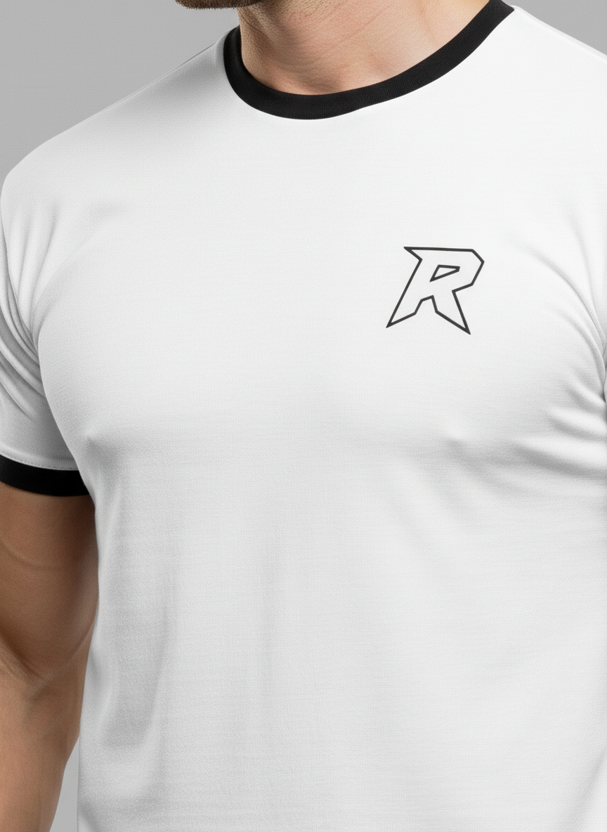 Camiseta branca masculina com detalhe preto