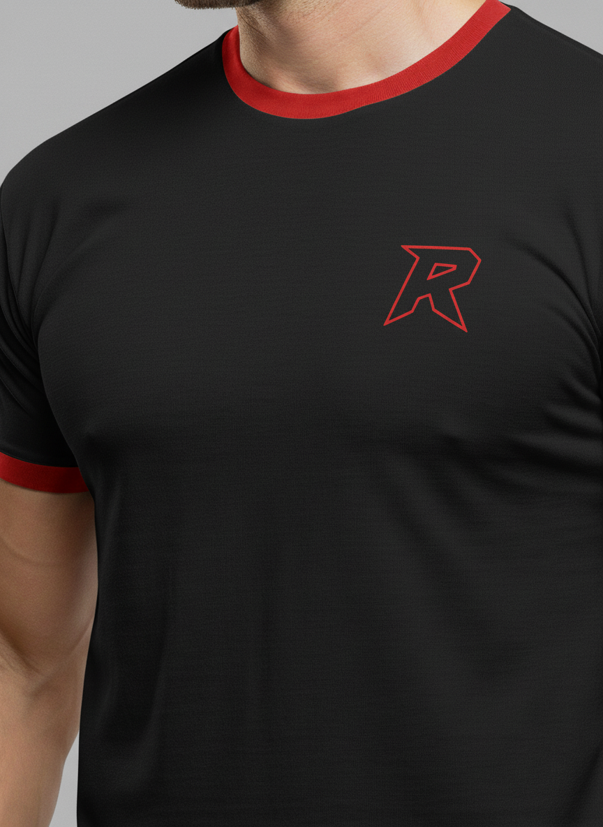 Camiseta preta masculina com detalhe vermelho