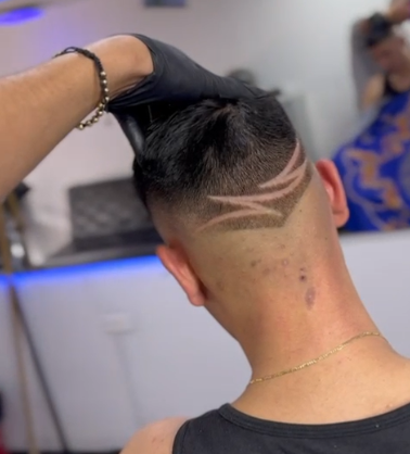 Corte de pelo con diseño moderno