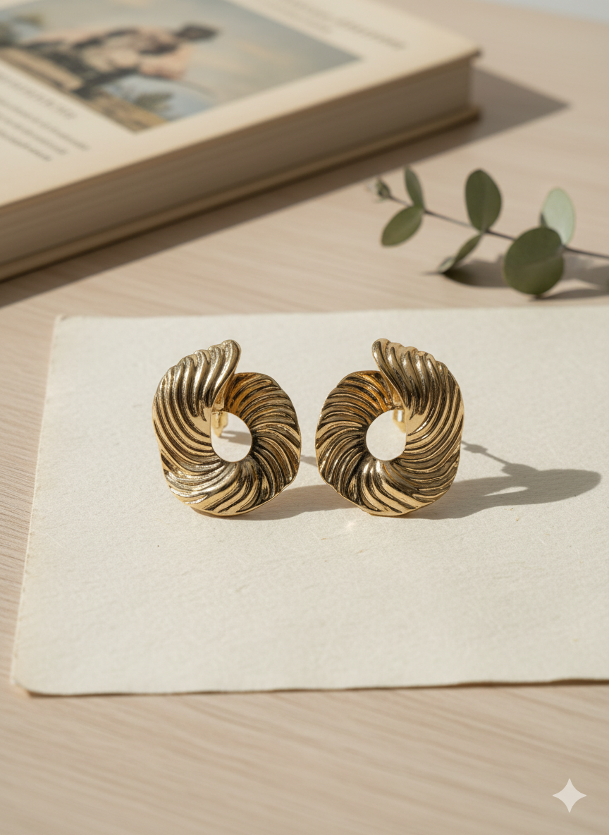 Pendientes dorados en espiral