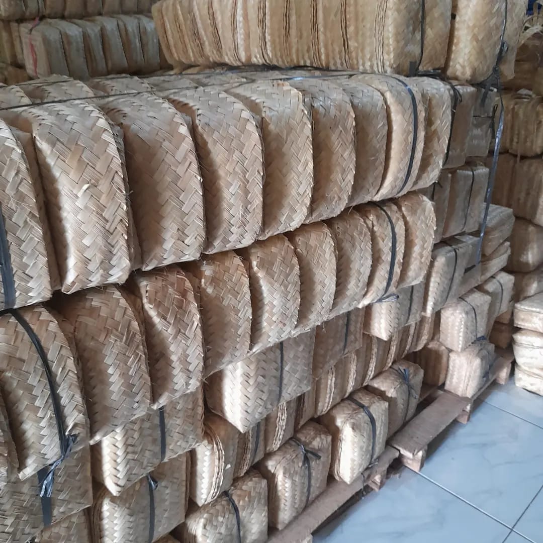 Kerajinan besek  Bambu Khas Jogja harga dari 3500/pasang - Rp5000/pasang