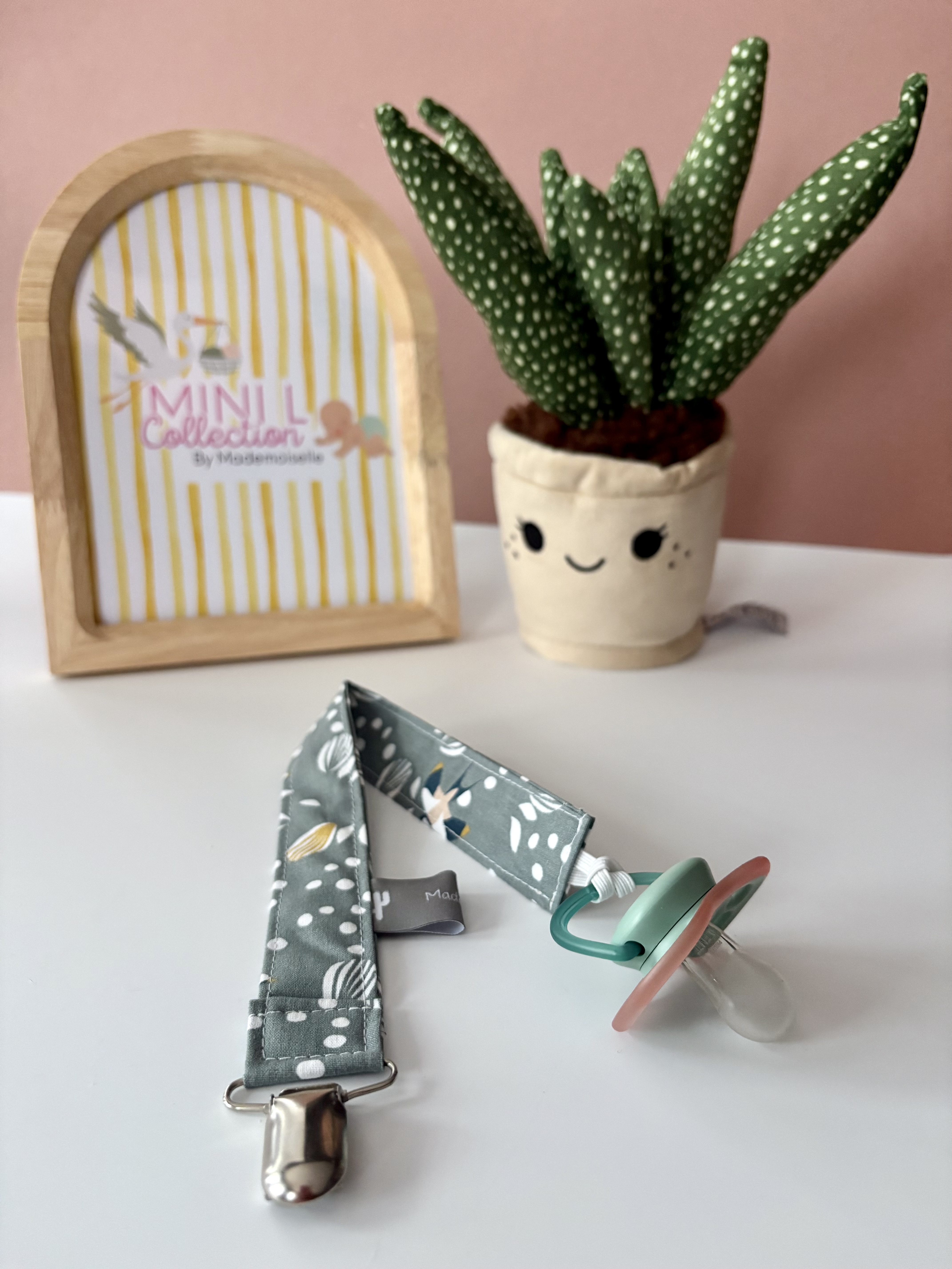 Attache tétine- OISEAU FOND VERT