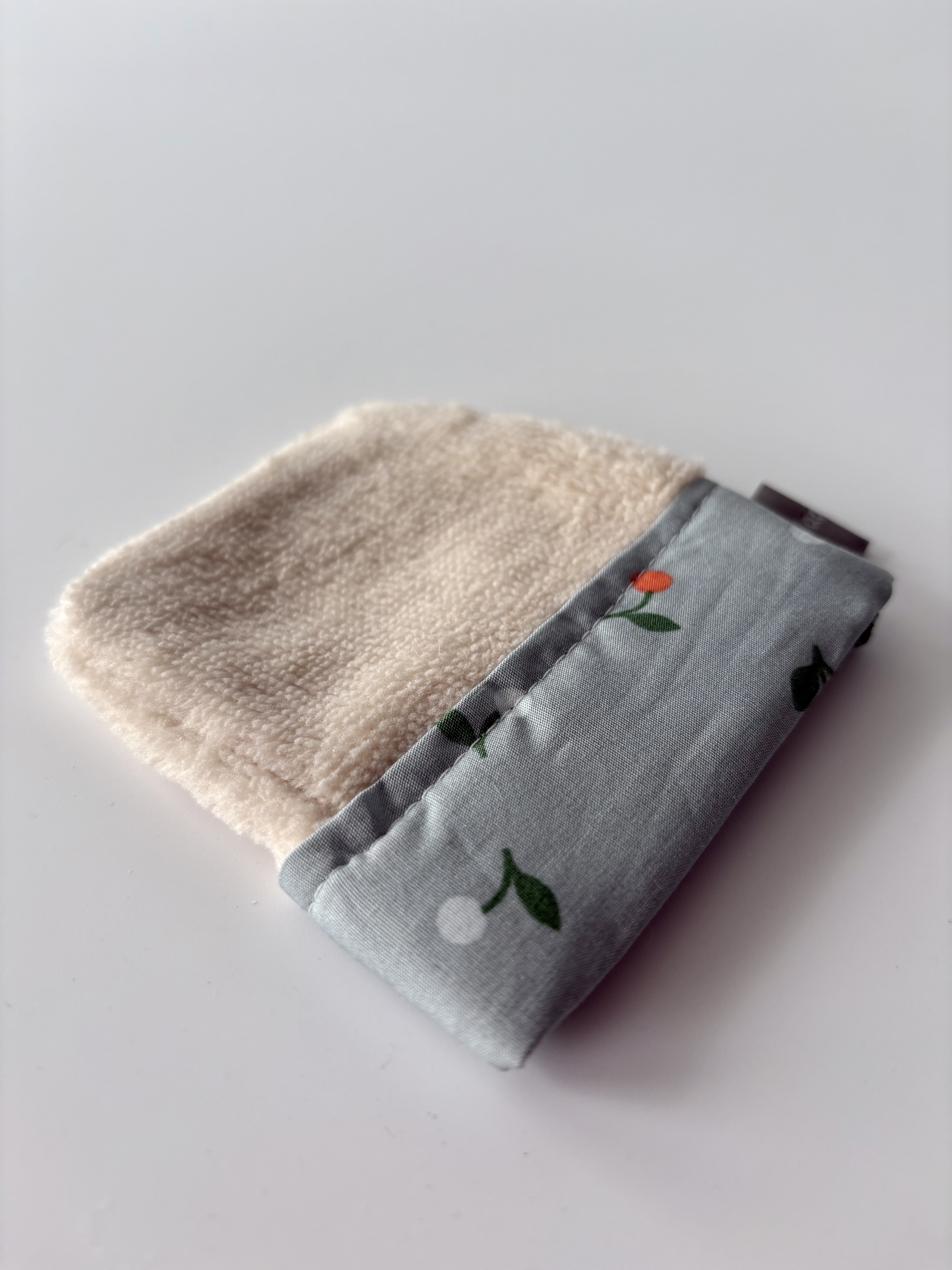 Coton yeux et plis- FOND VERT+CERISES