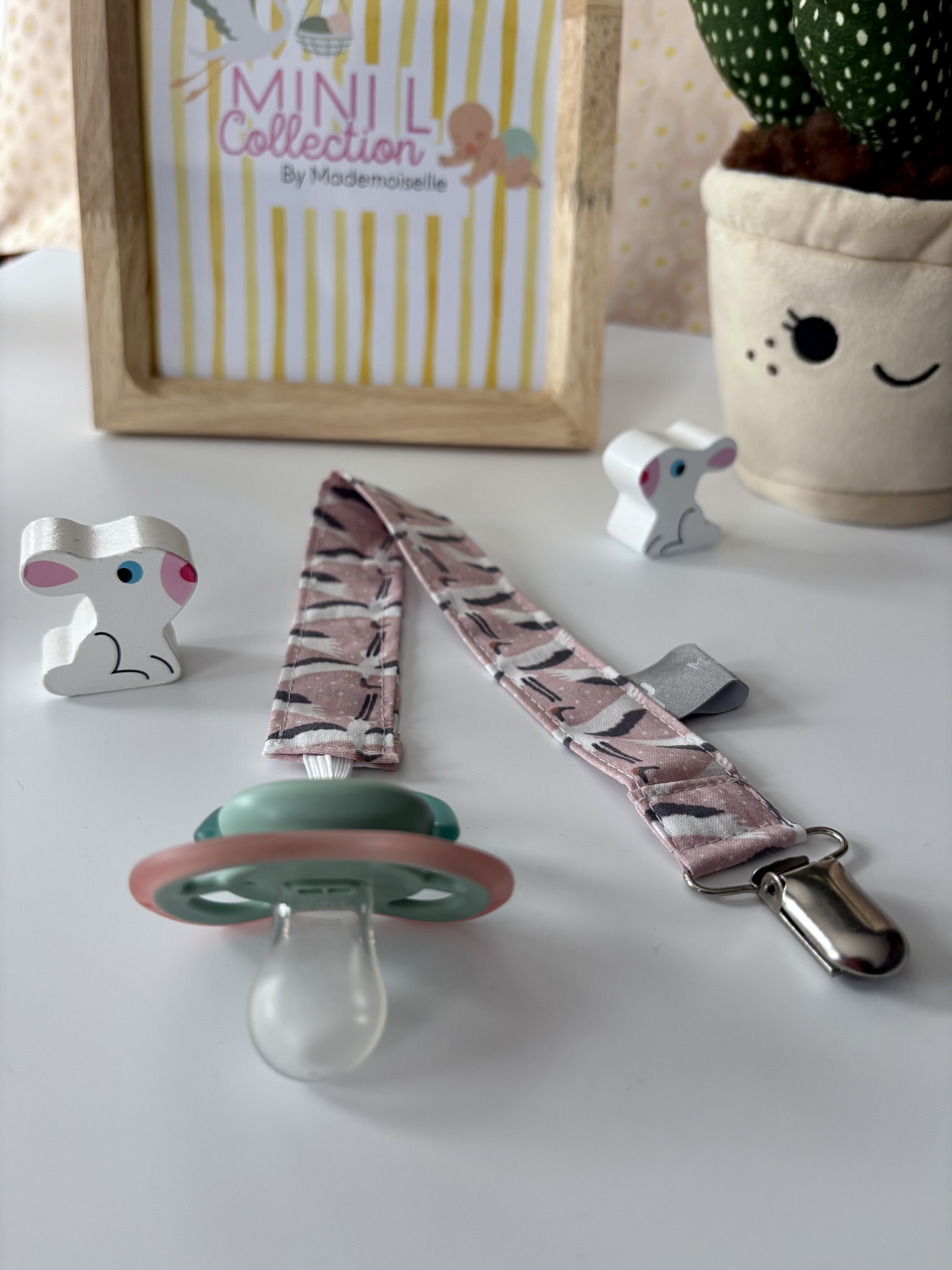 Attache tétine- OISEAU BLANC-ROSE