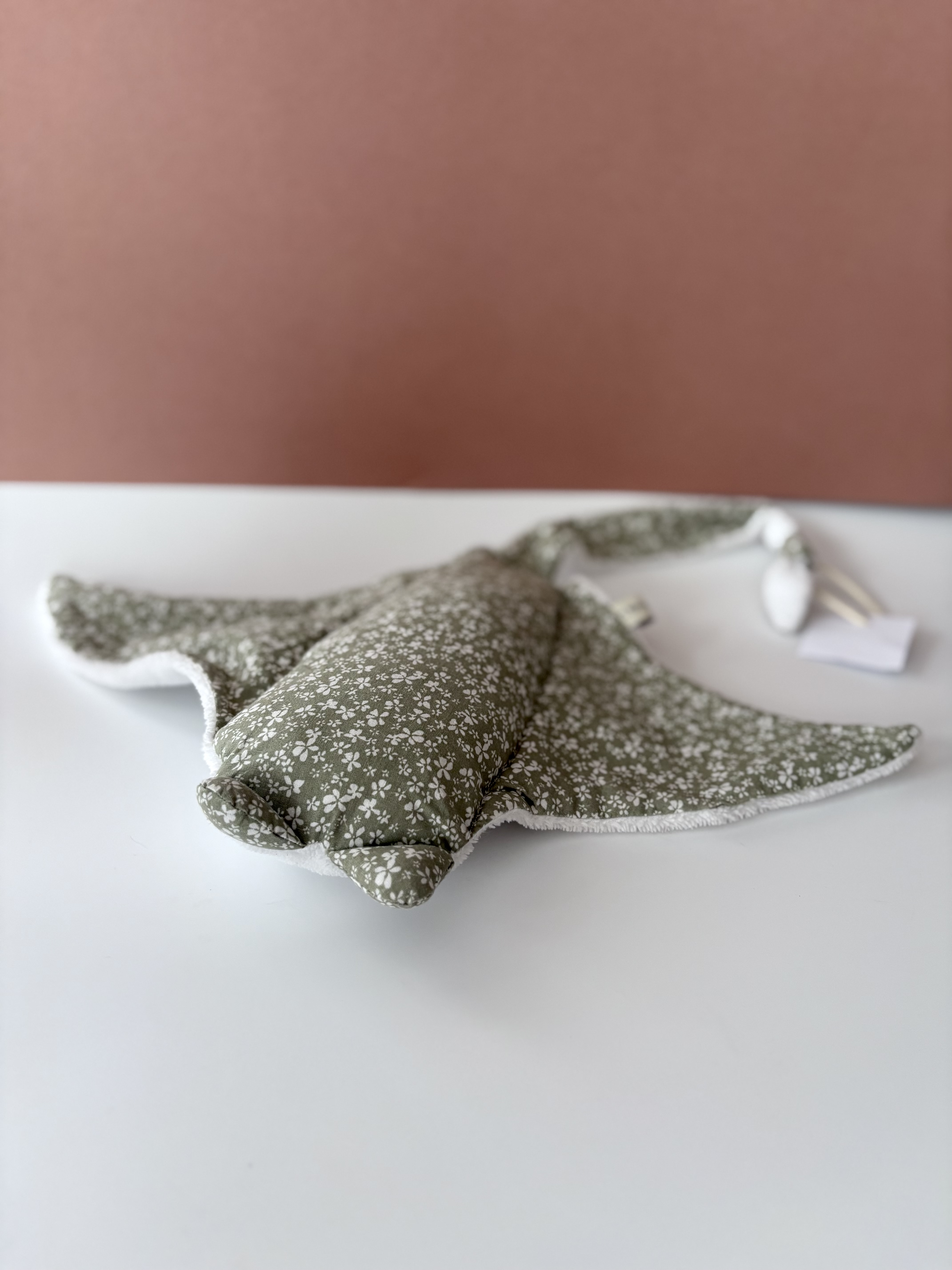 Doudou Raie manta- GRAND MODELE VERT+FLEURS