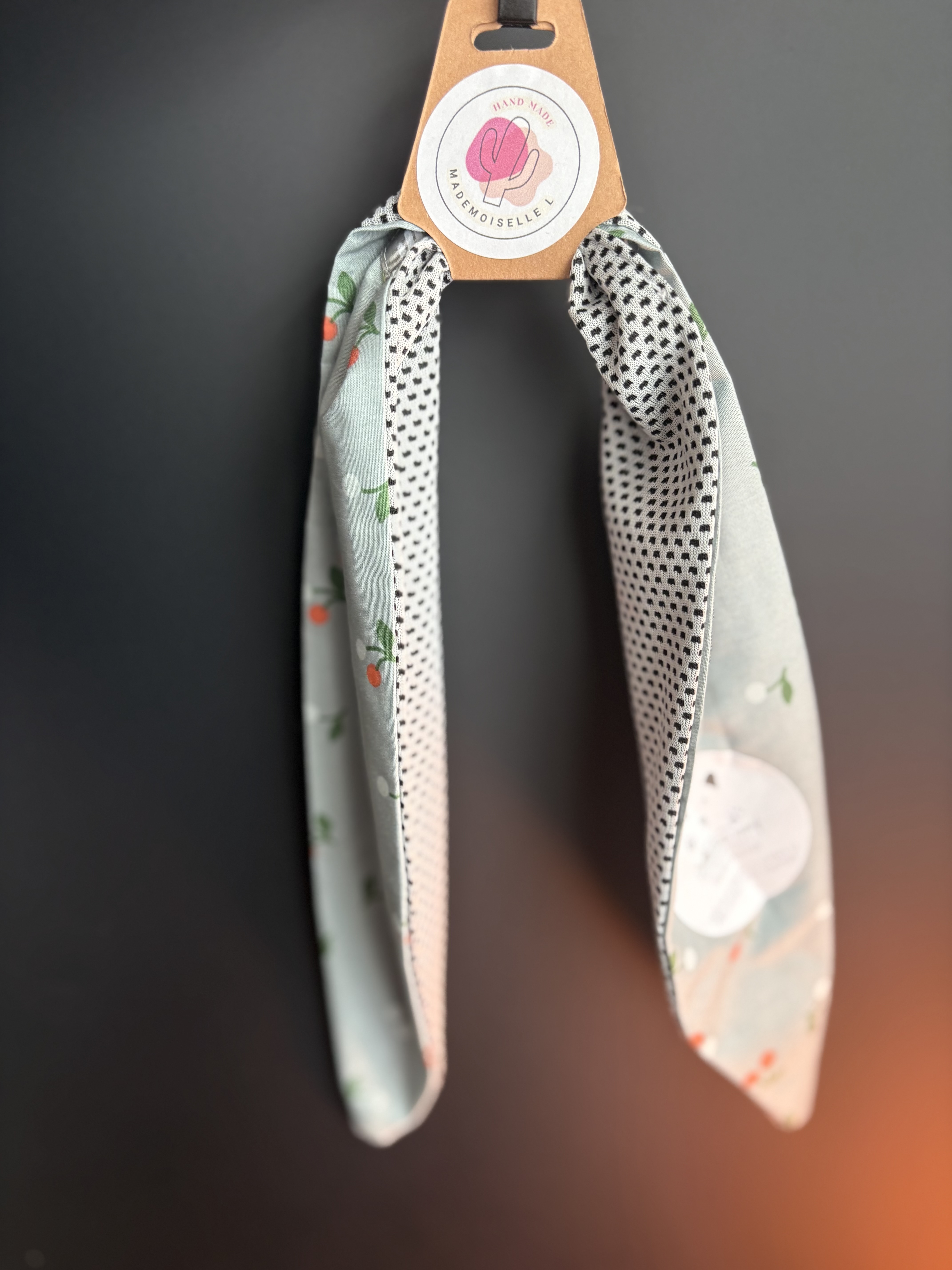 Foulard fraicheur 2 en 1- FOND VERT+CERISES