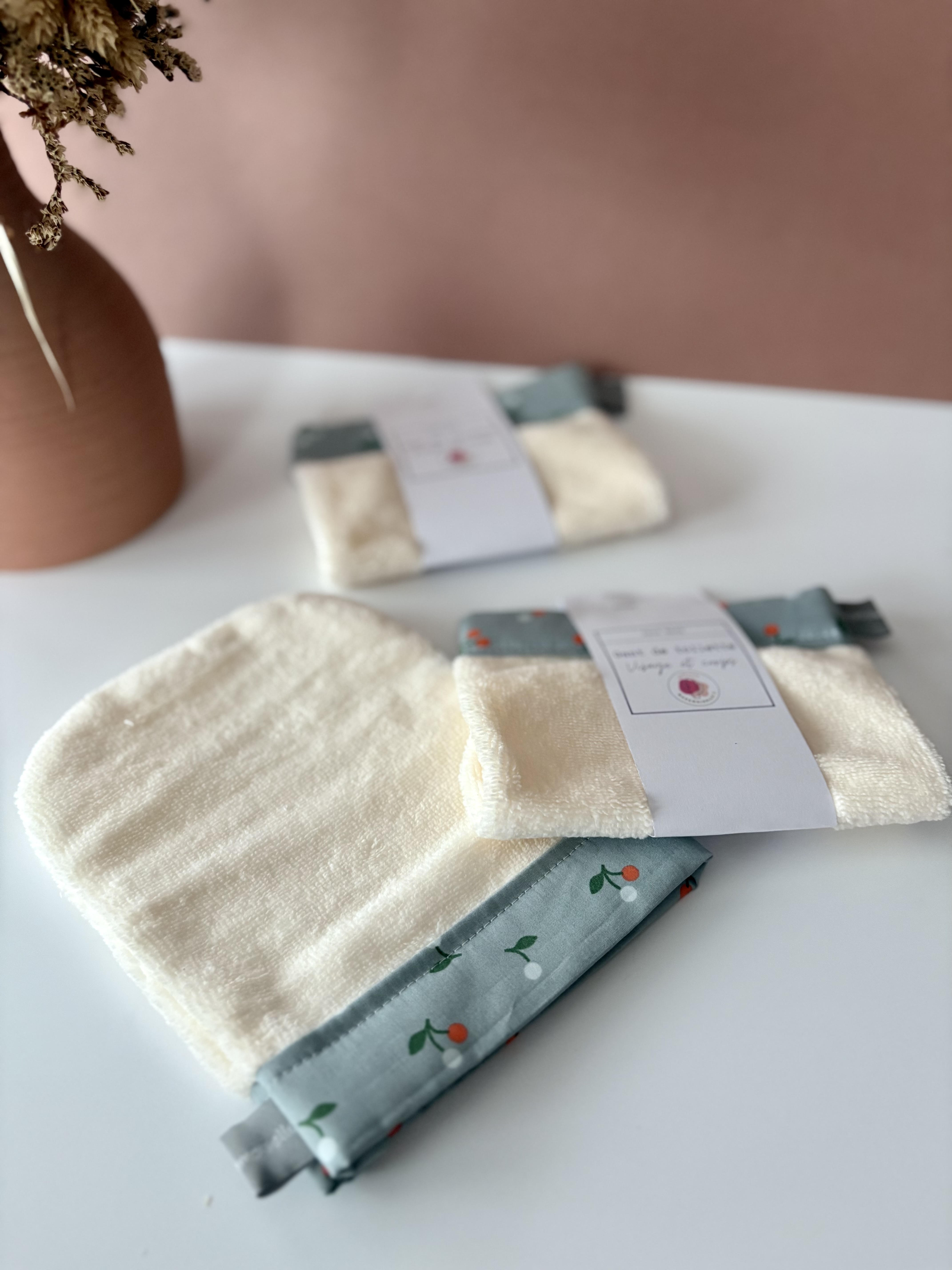 Gant visage et corps- FOND VERT+CERISES