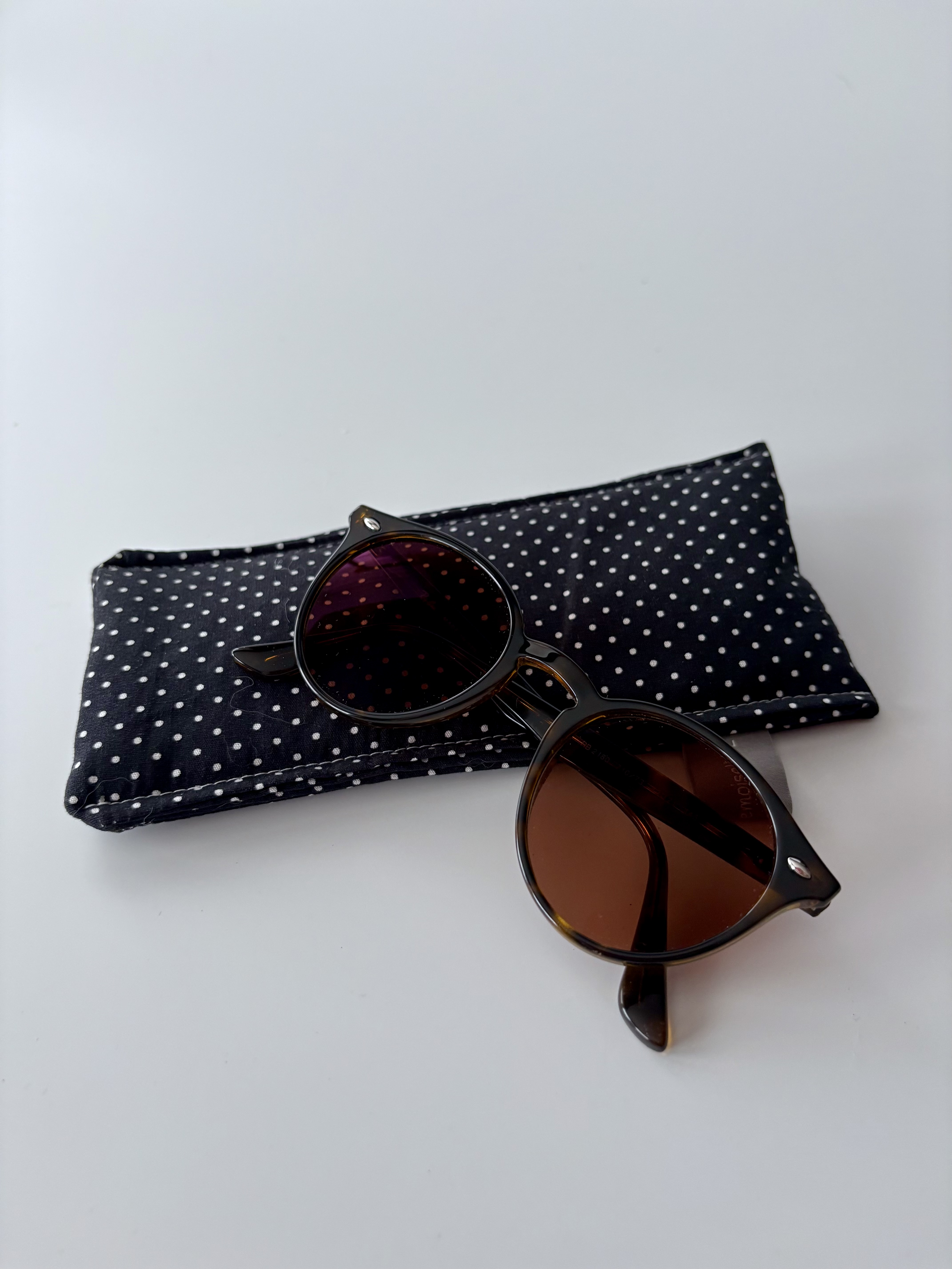 Etui à lunettes- BLANC NOIR