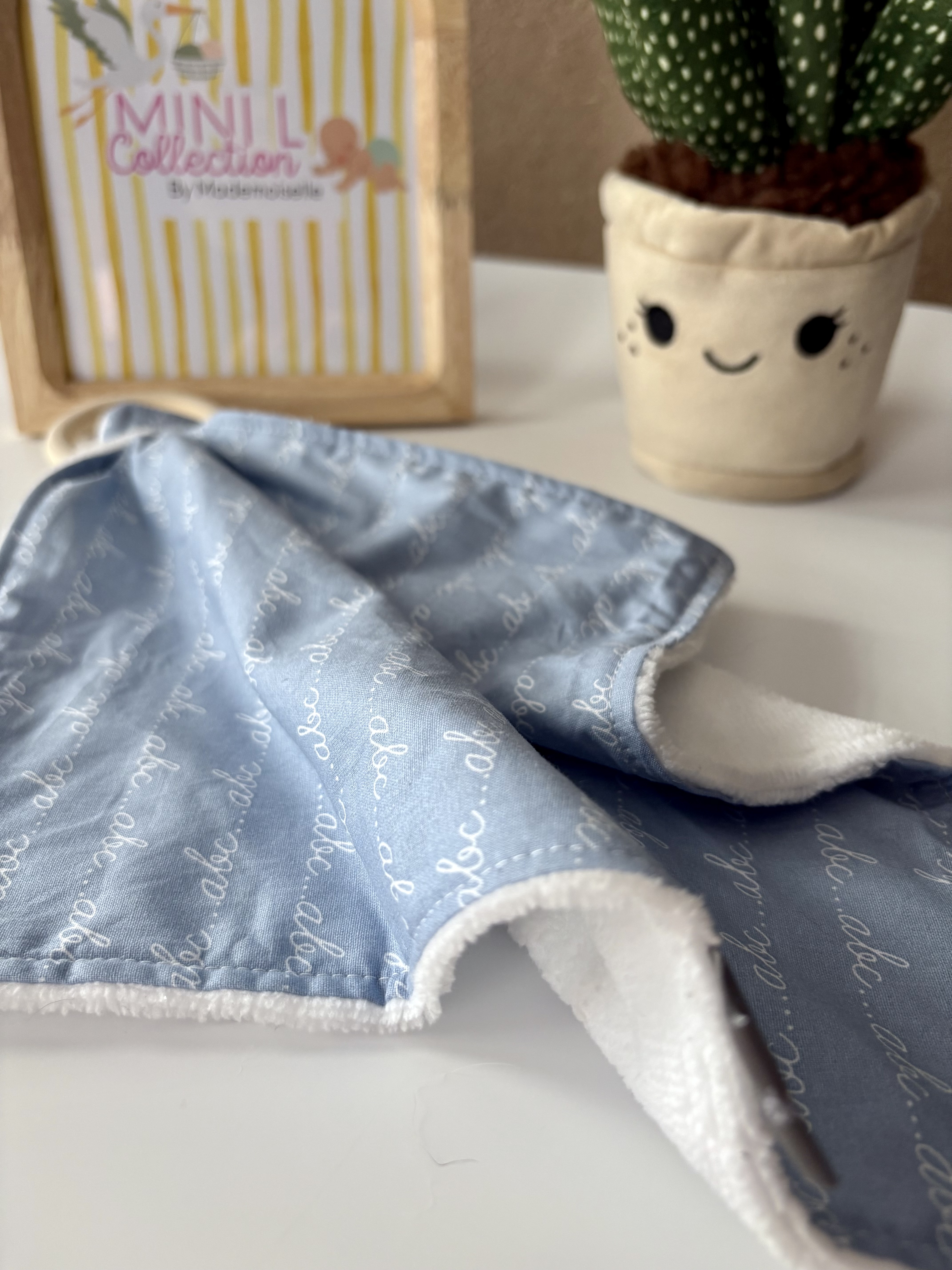 Doudou carré dentition- ABC-BLANC