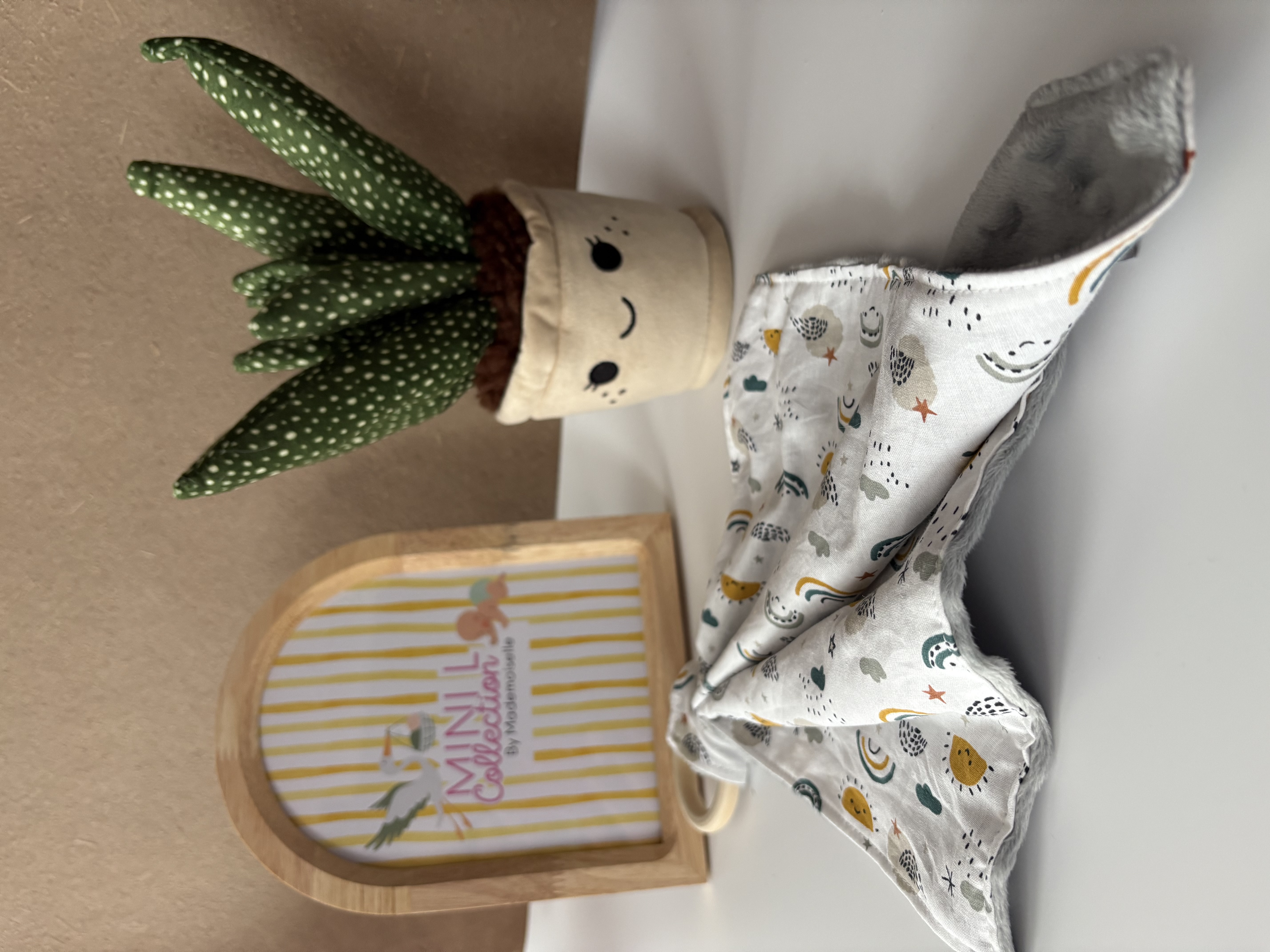 Doudou carré dentition- ARC EN CIEL- SOLEIL-GRIS