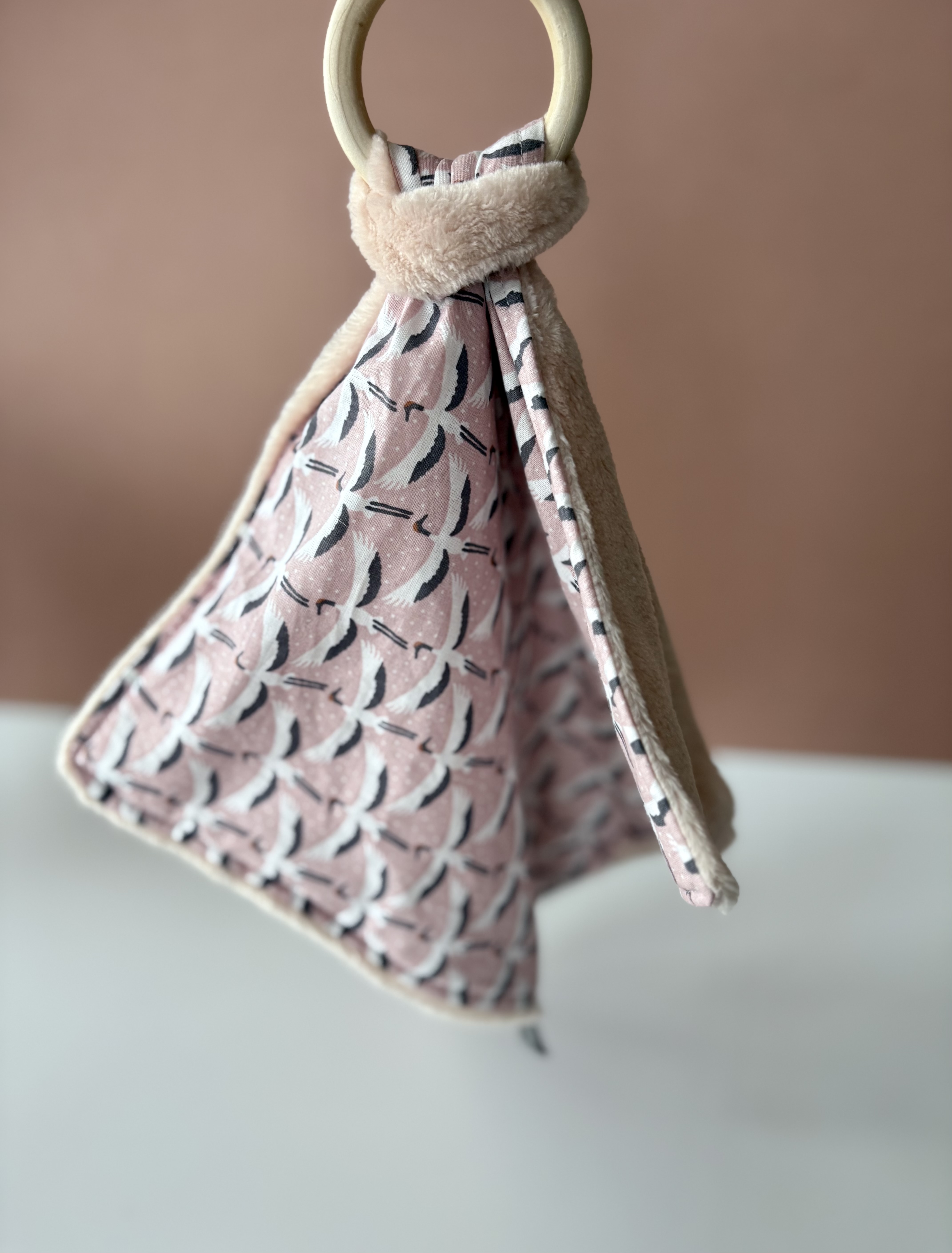 Doudou carré dentition- BLANC/ROSE+OISEAUX 