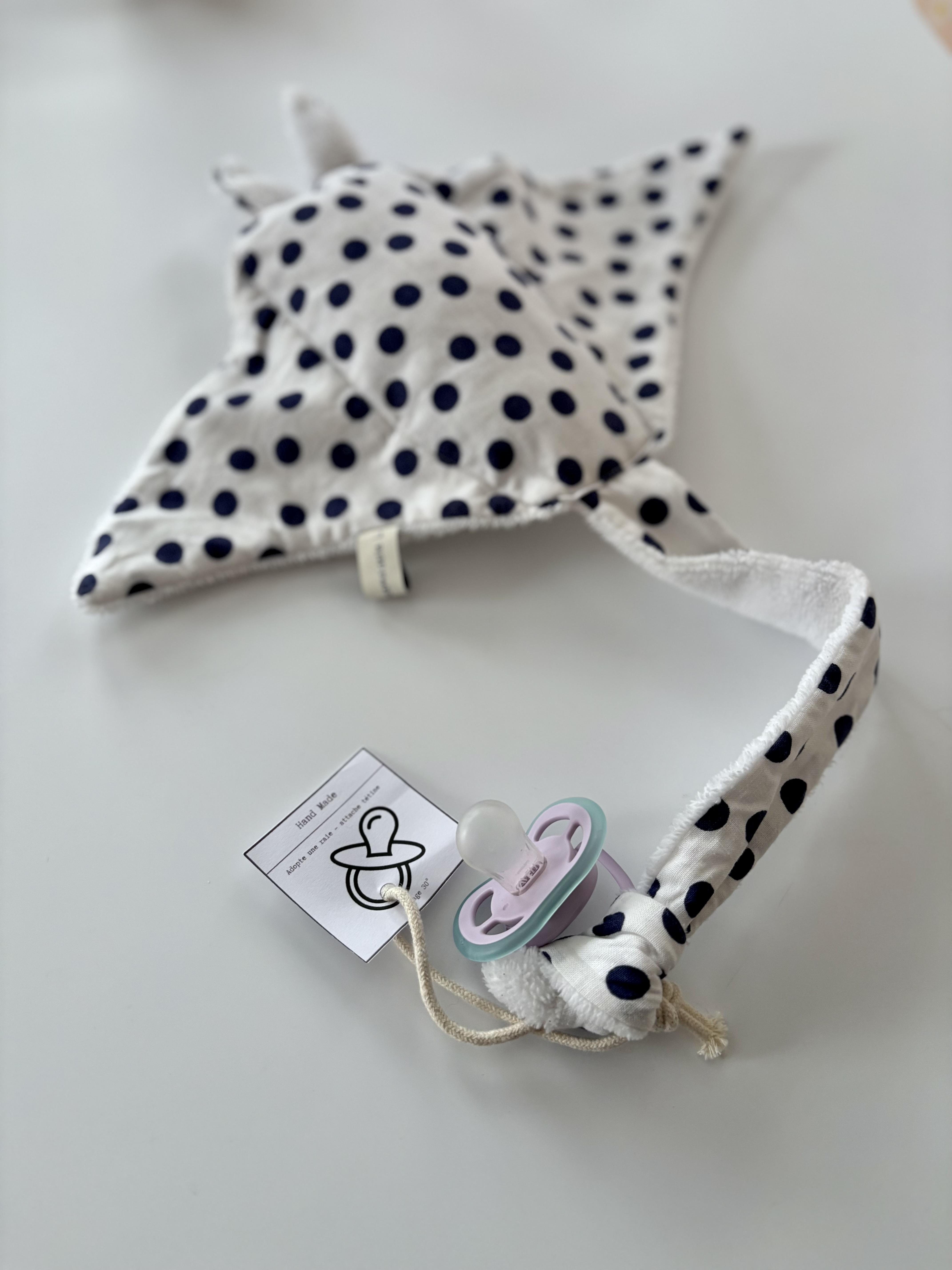 Doudou Raie manta- PETIT MODELE- POIS NOIRS