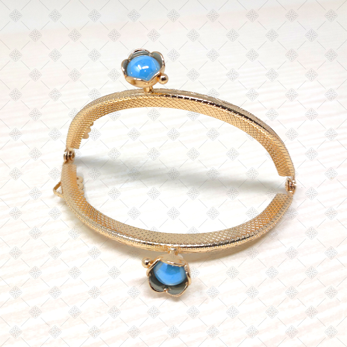 Clic Clac con perle per portamonete all’uncinetto