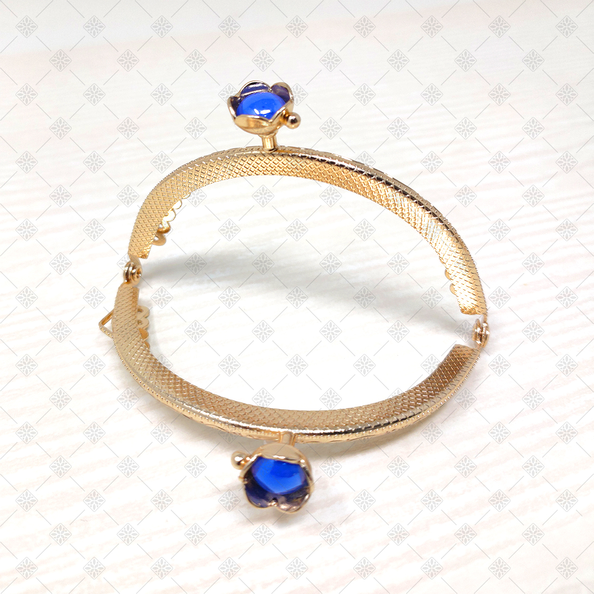 Clic Clac con perle per portamonete all’uncinetto