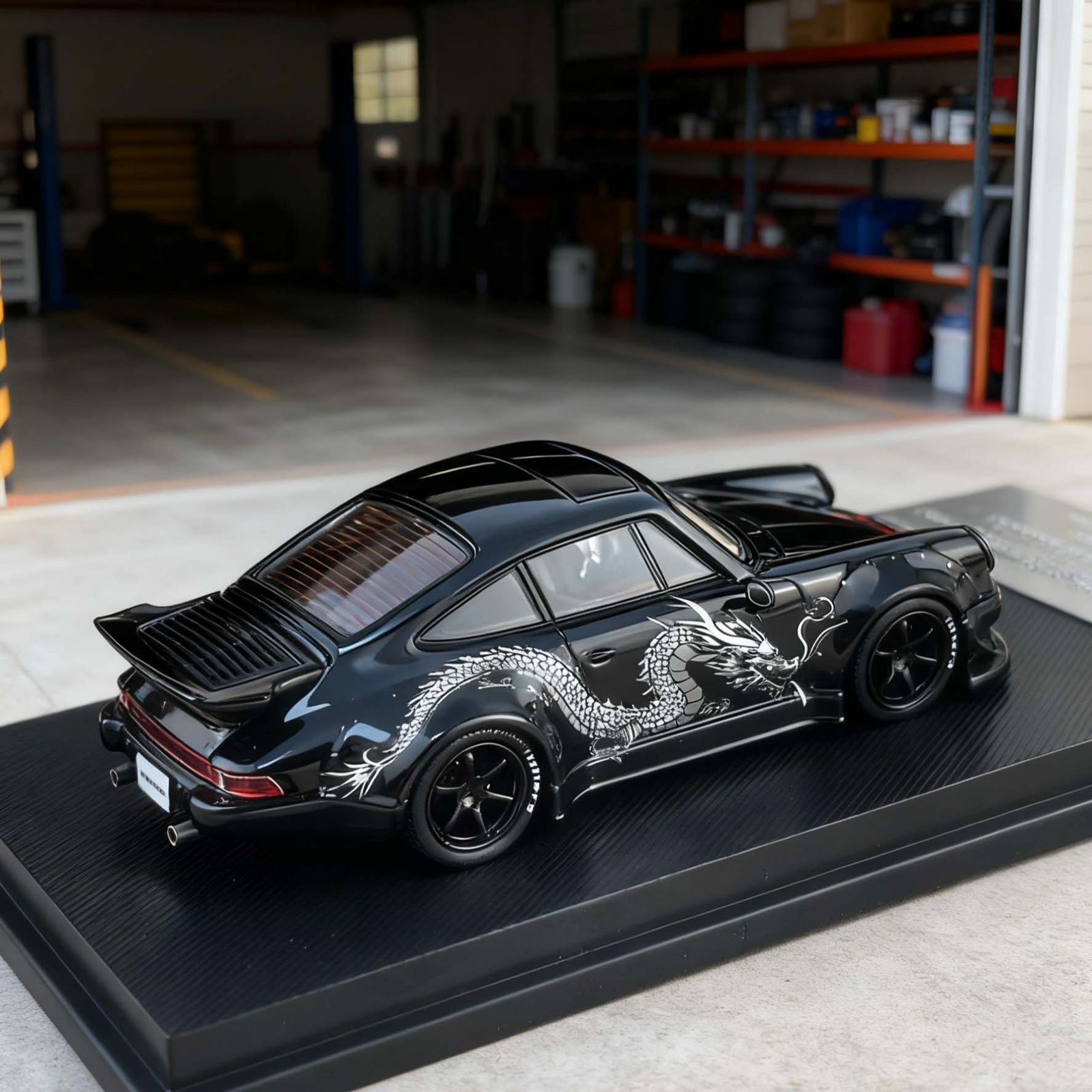 PORSCHE 930 RWB