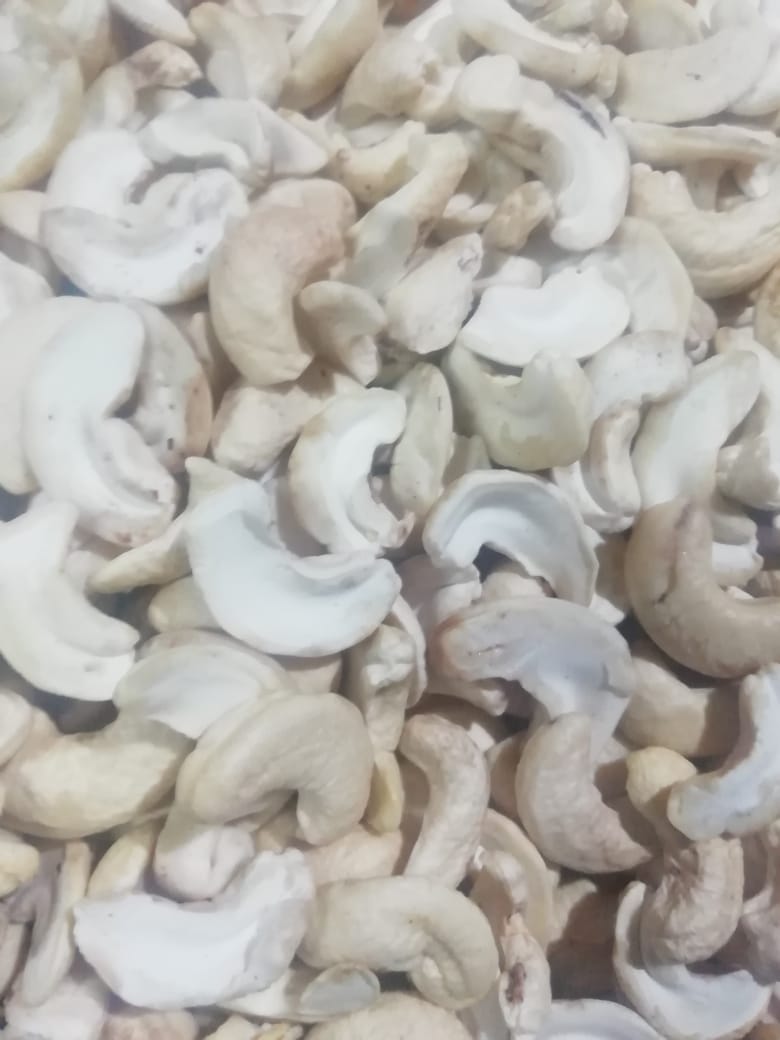 Cashew Nuts Brocken 1by2