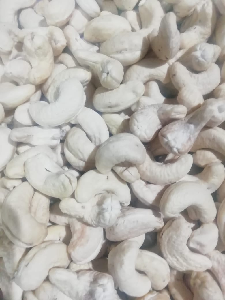 Raw Cashew Nuts W210