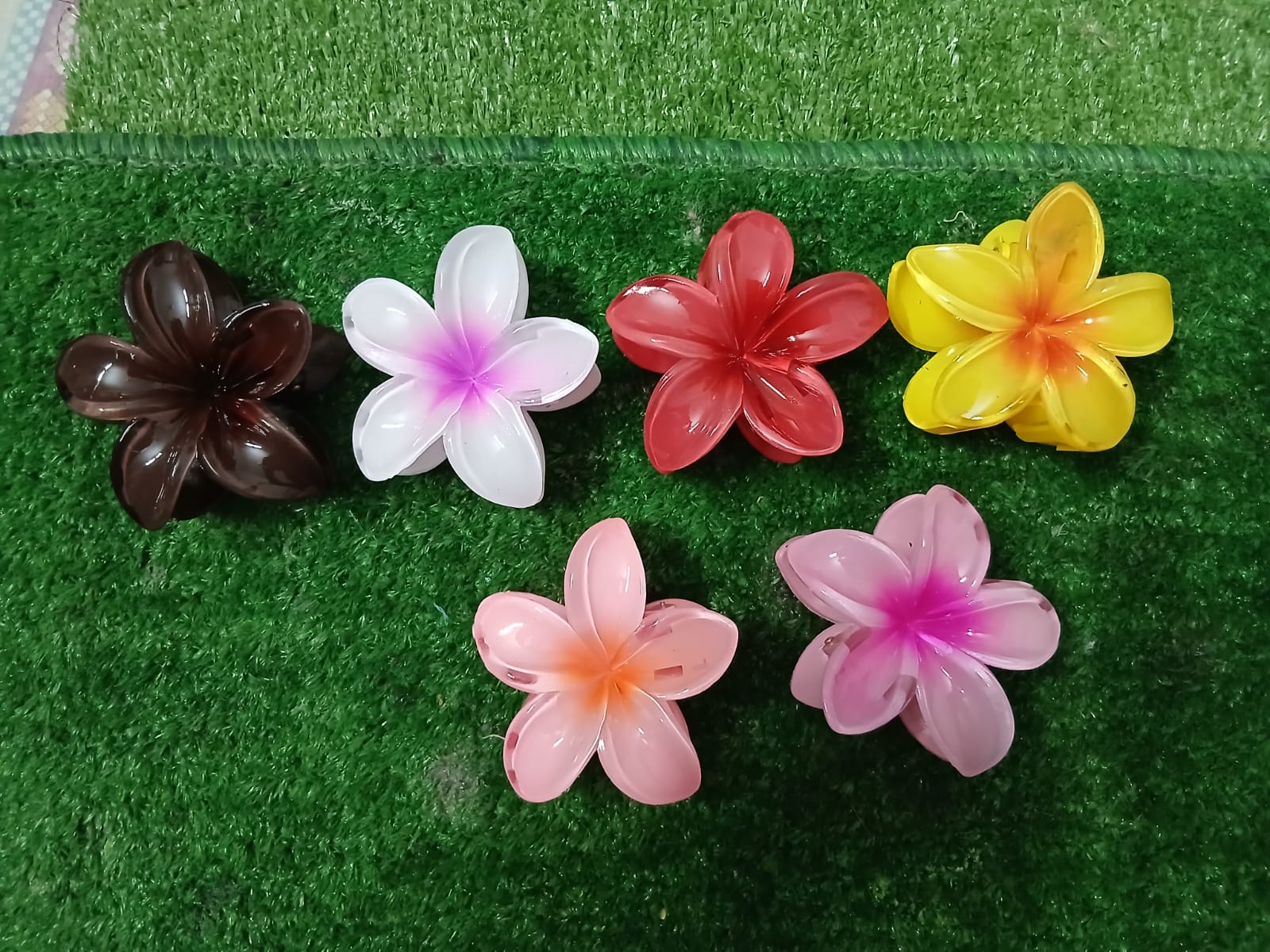 Colorful Plastic Flower Clips