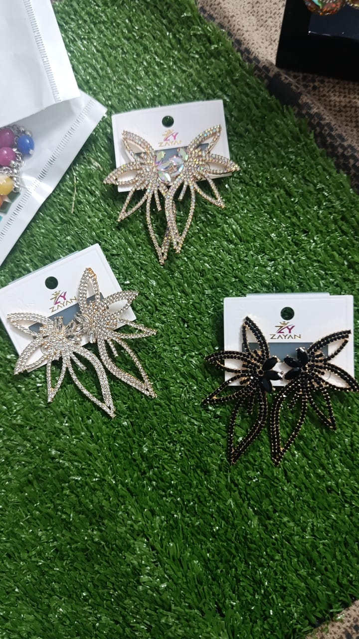 Elegant Flower-shaped Earring 