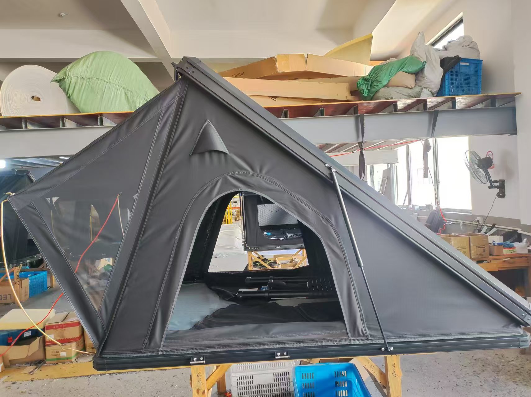 Triangle 210 HardShell Rooftop Tent