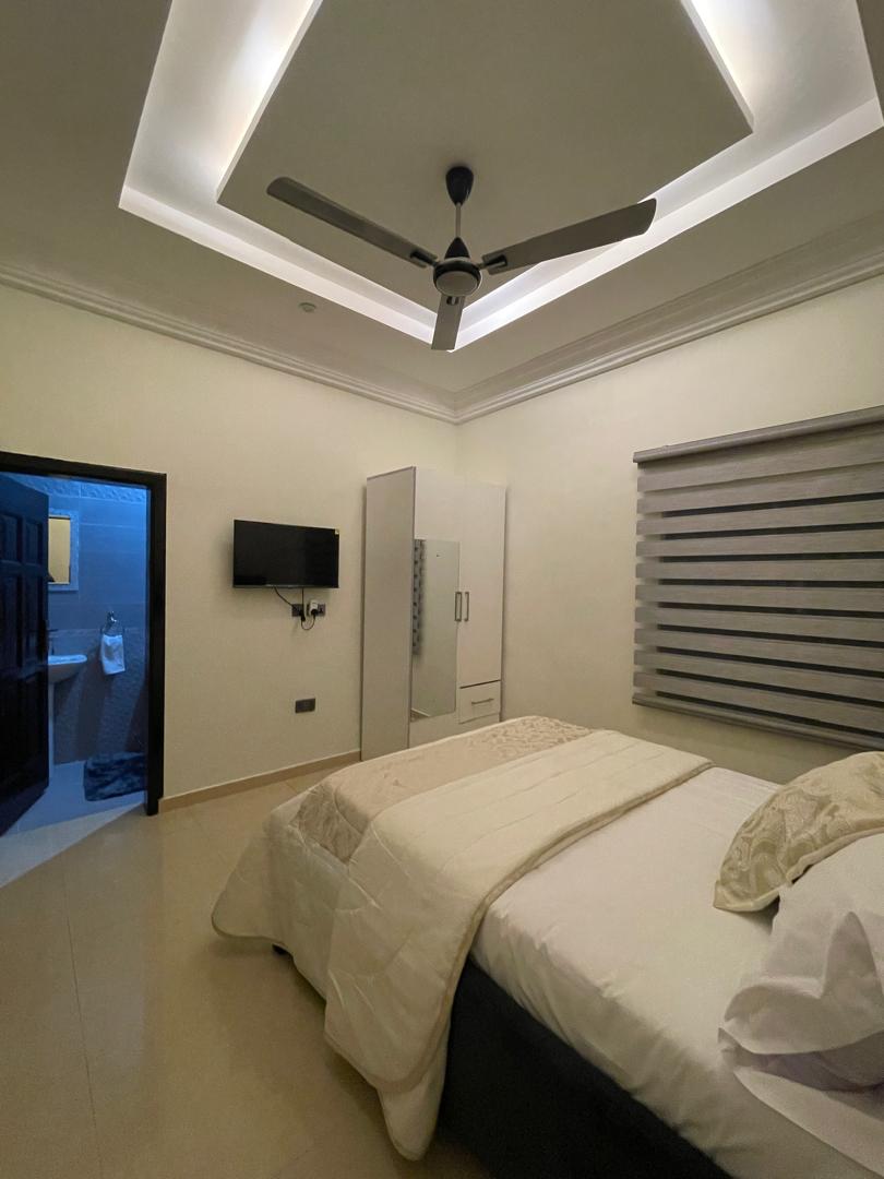 Modern 2-Bedroom Retreat