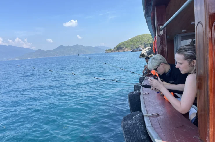Tour câu mực đêm Nha Trang