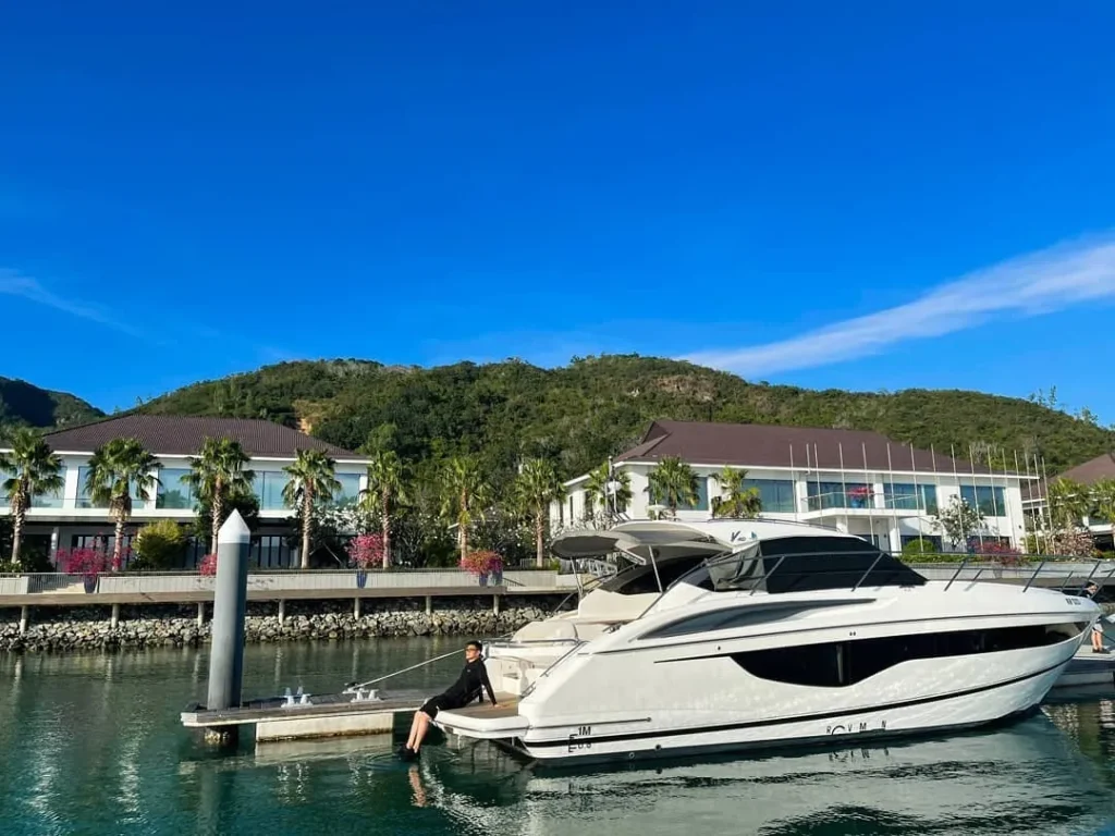 Tour nửa ngày buổi sáng trên du thuyền Aman Yacht  