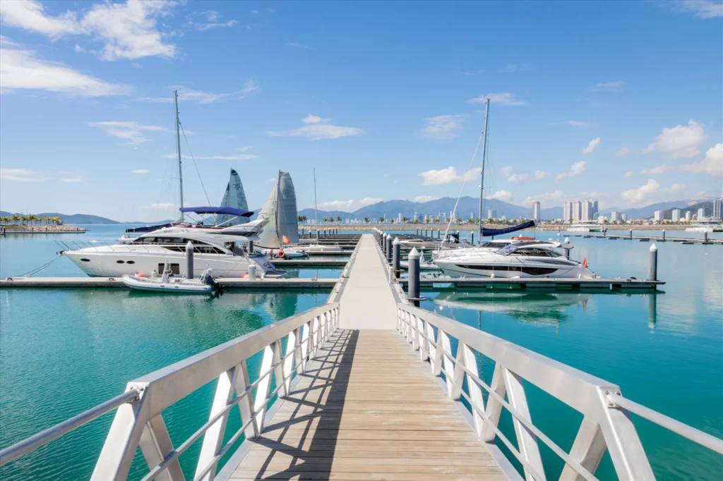 Tour nửa ngày buổi sáng trên du thuyền Aman Yacht  