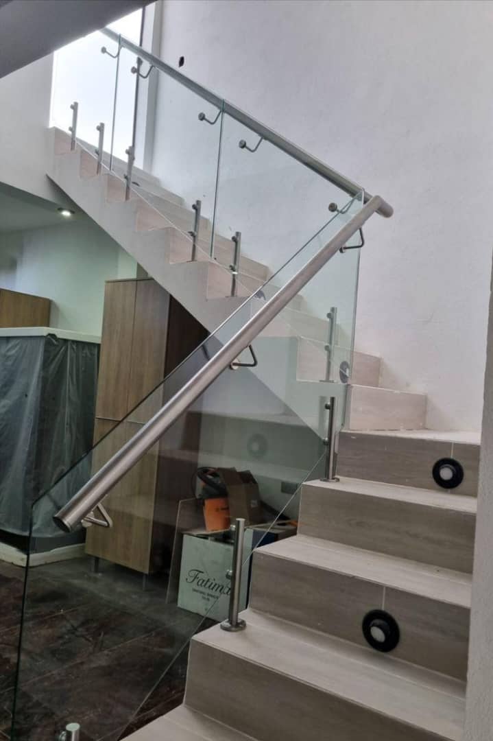 Des balcons et rampes d’escalier en Inox