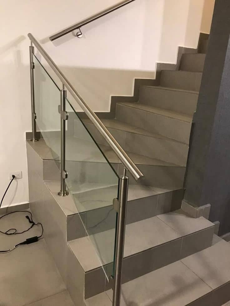 Des balcons et rampes d’escalier en Inox