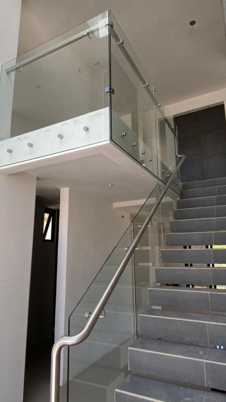 Des balcons et rampes d’escalier en Inox