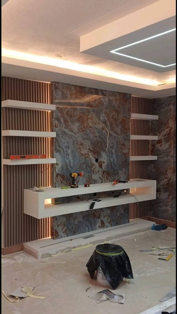 Donnez du style à votre salon avec nos décorations de TV en Taso/PVC !