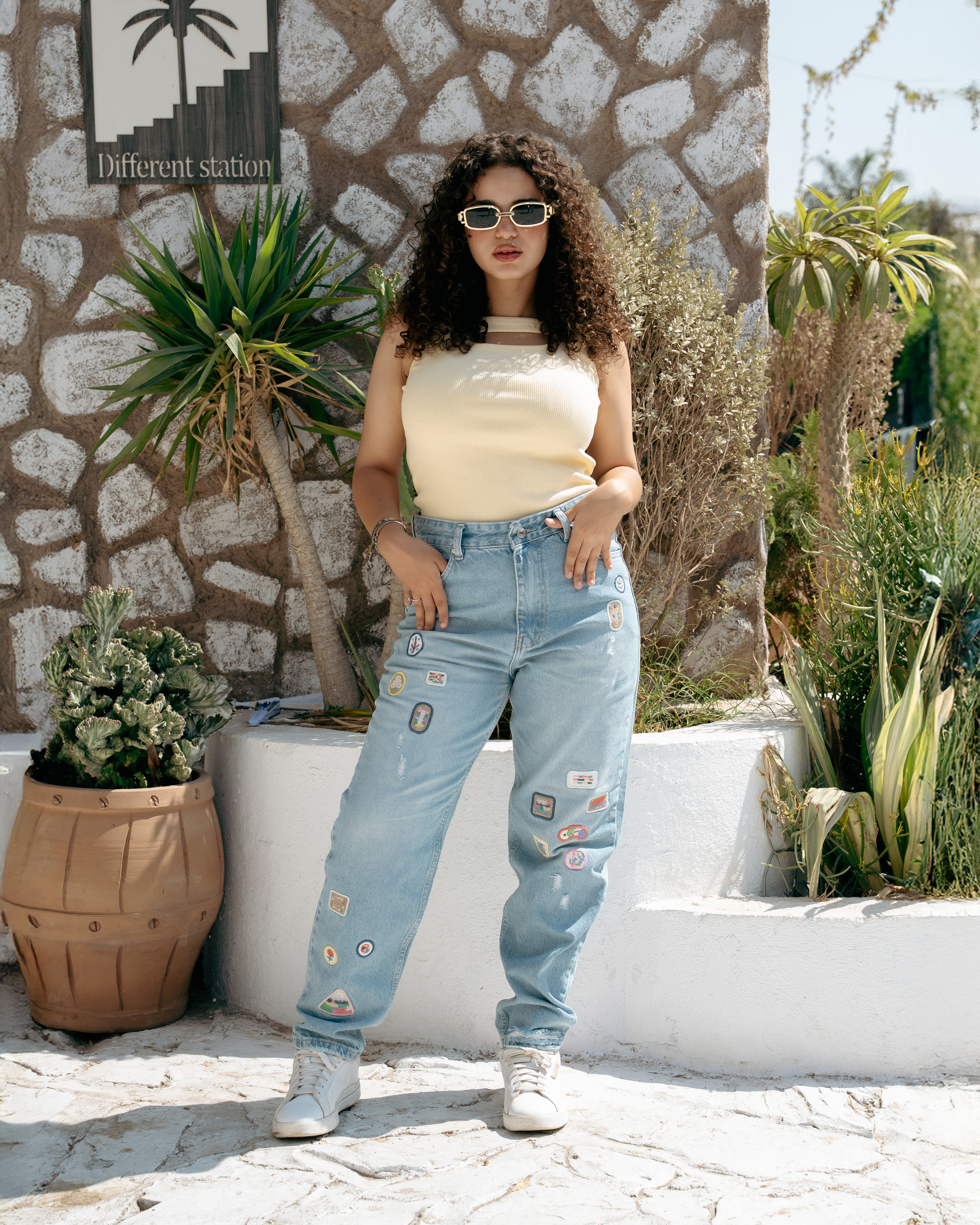 Mom Fit Badges Jeans