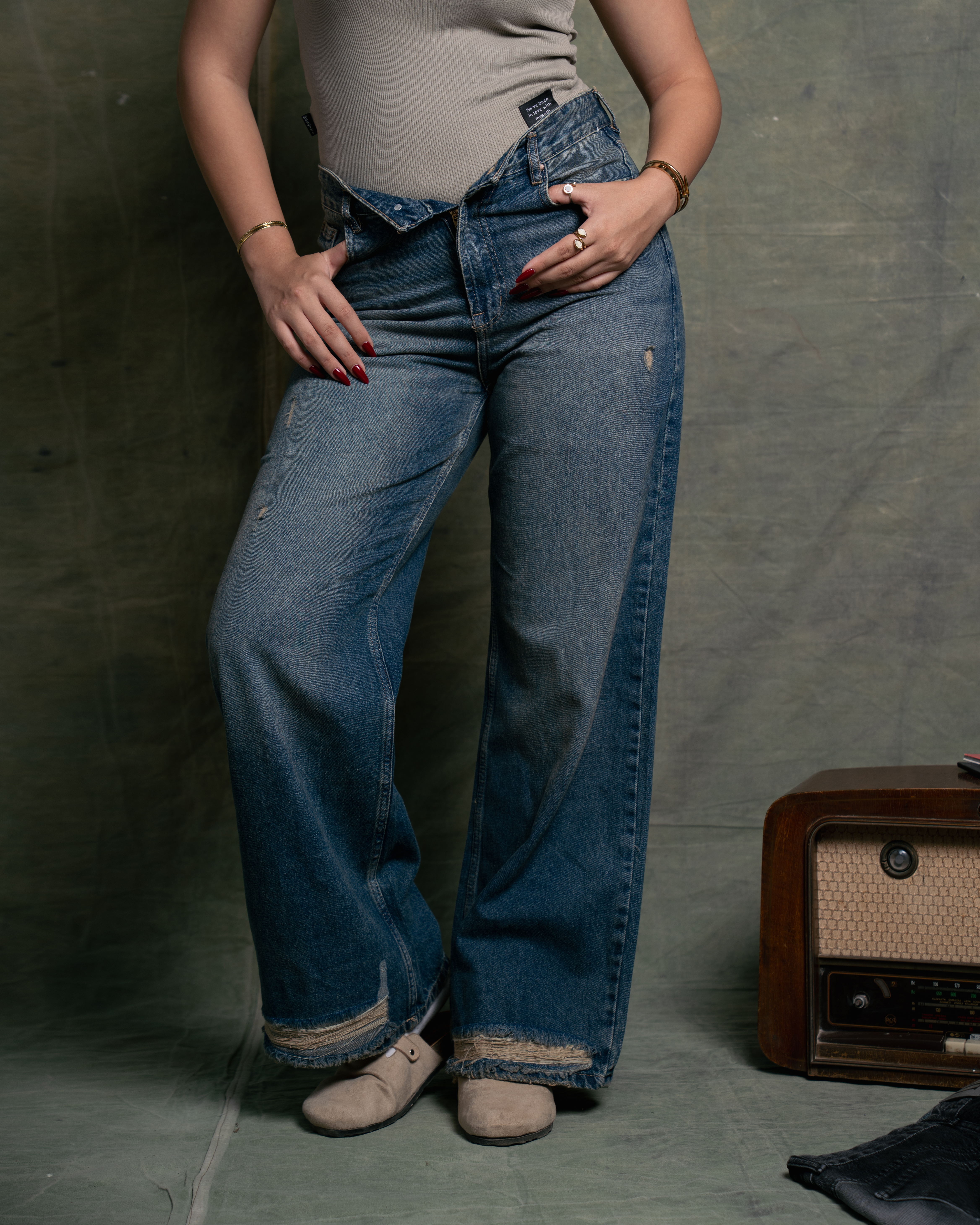 Wide-leg jeans, cut 
