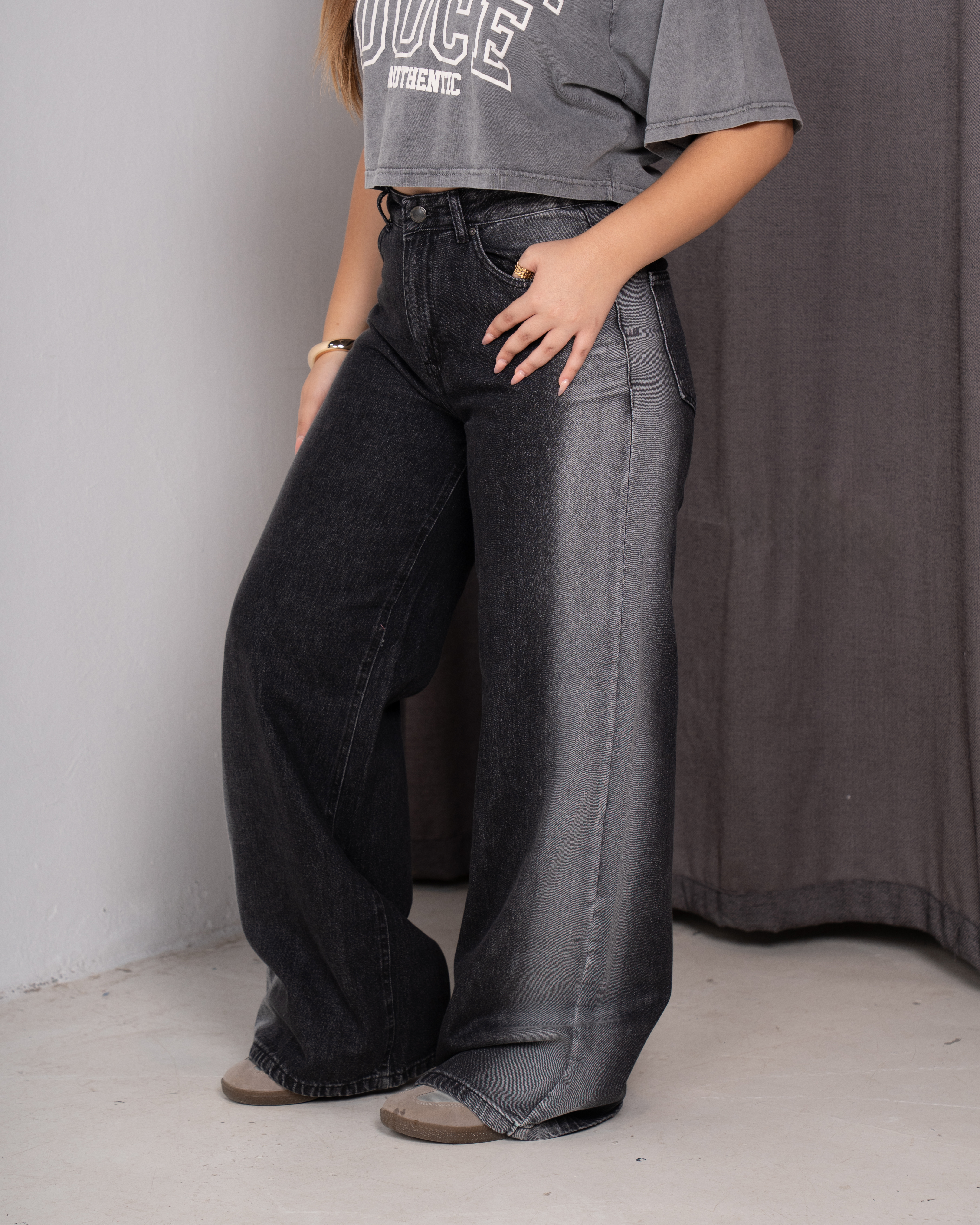 Wide-leg jeans 