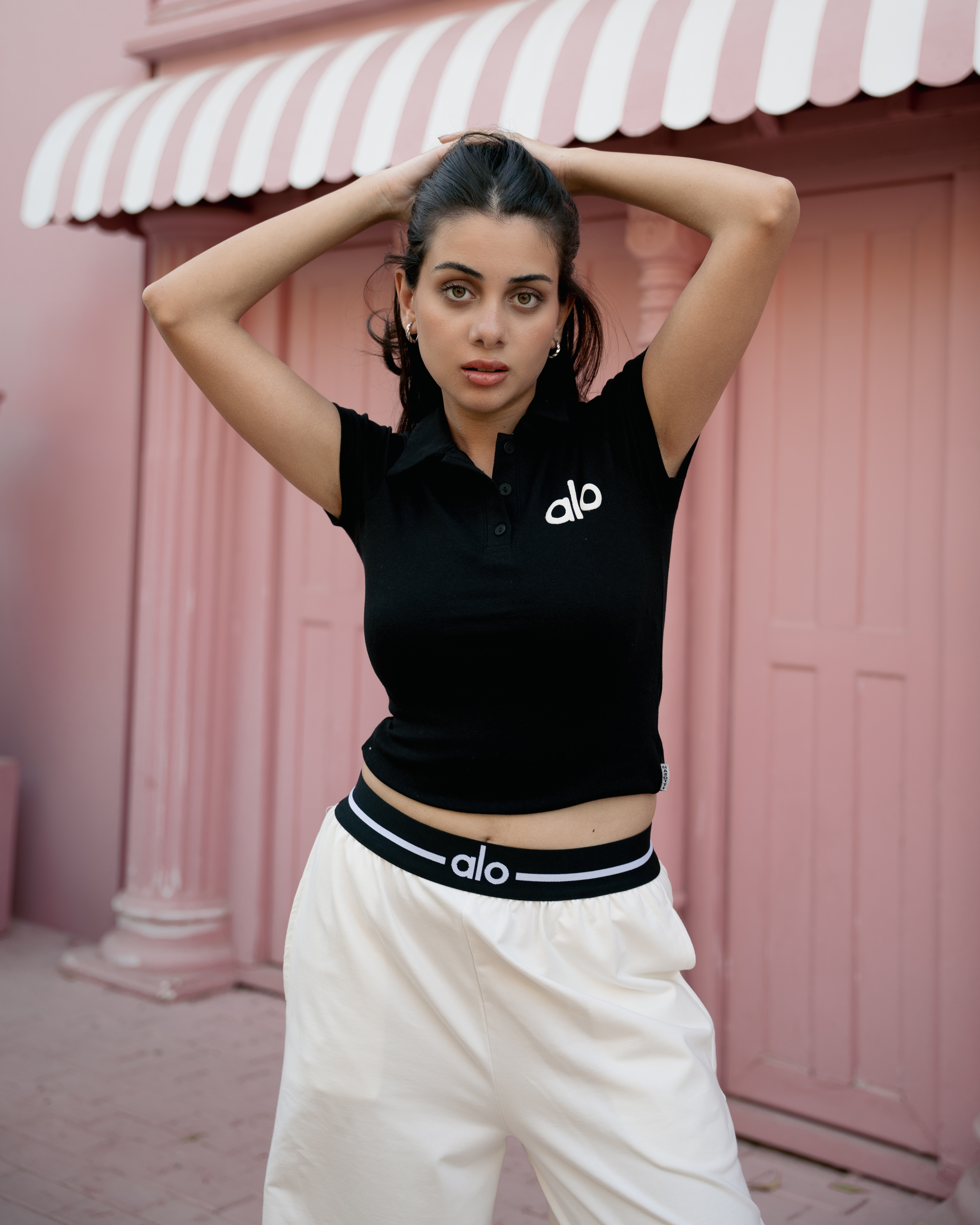 Half-sleeve T-shirt with collar