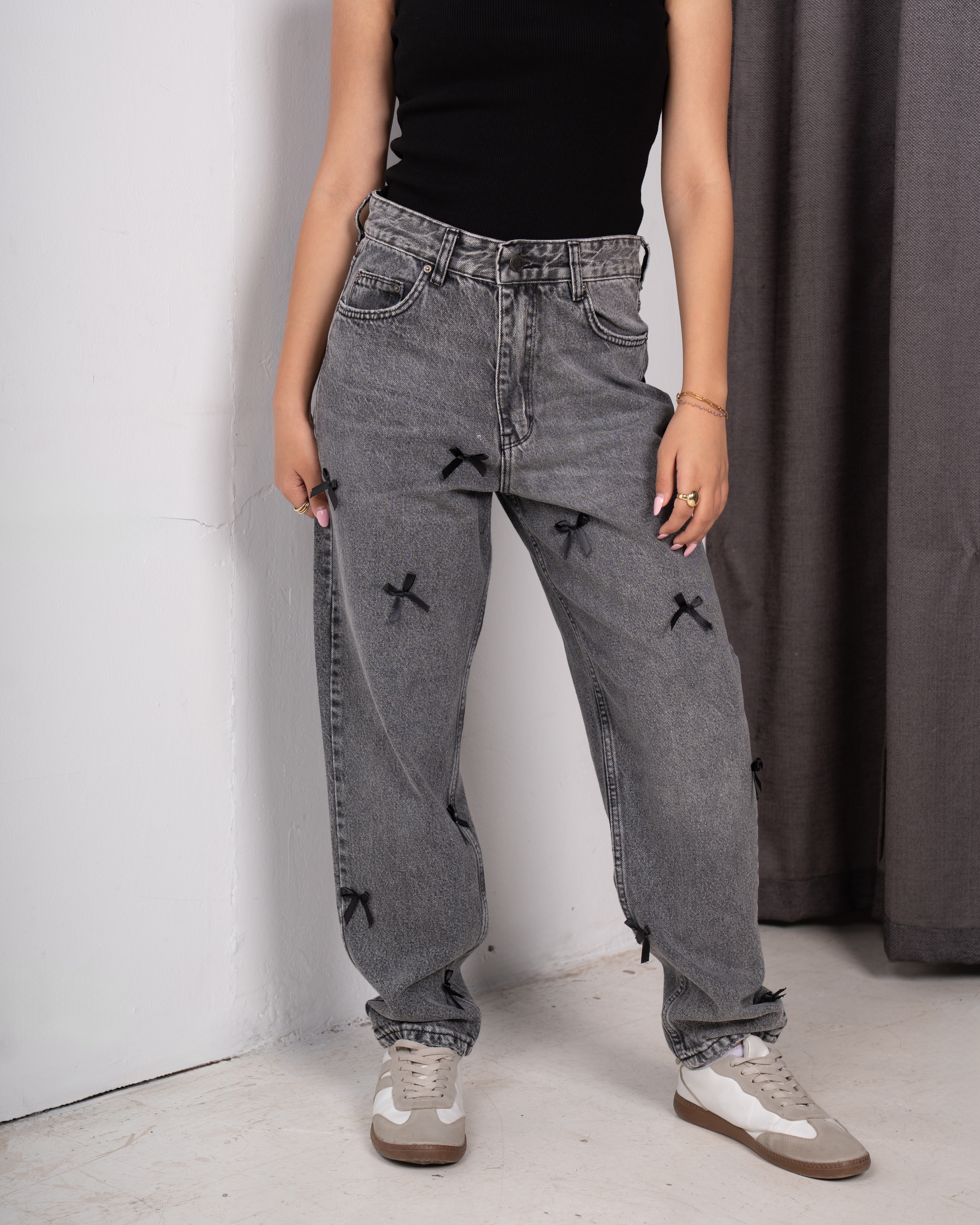 Mom Fit Bow Jeans