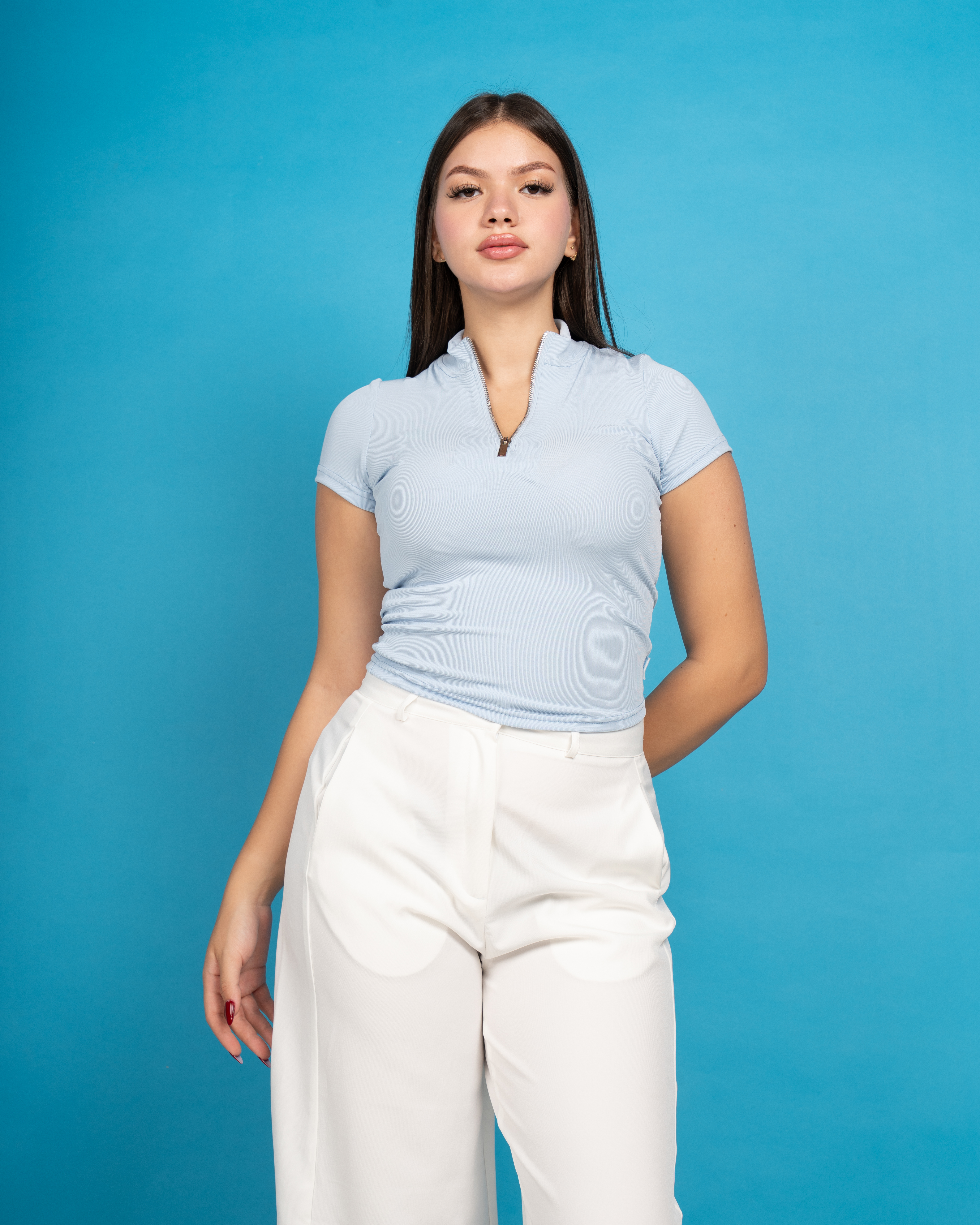 Half-sleeve T-shirt with zipper