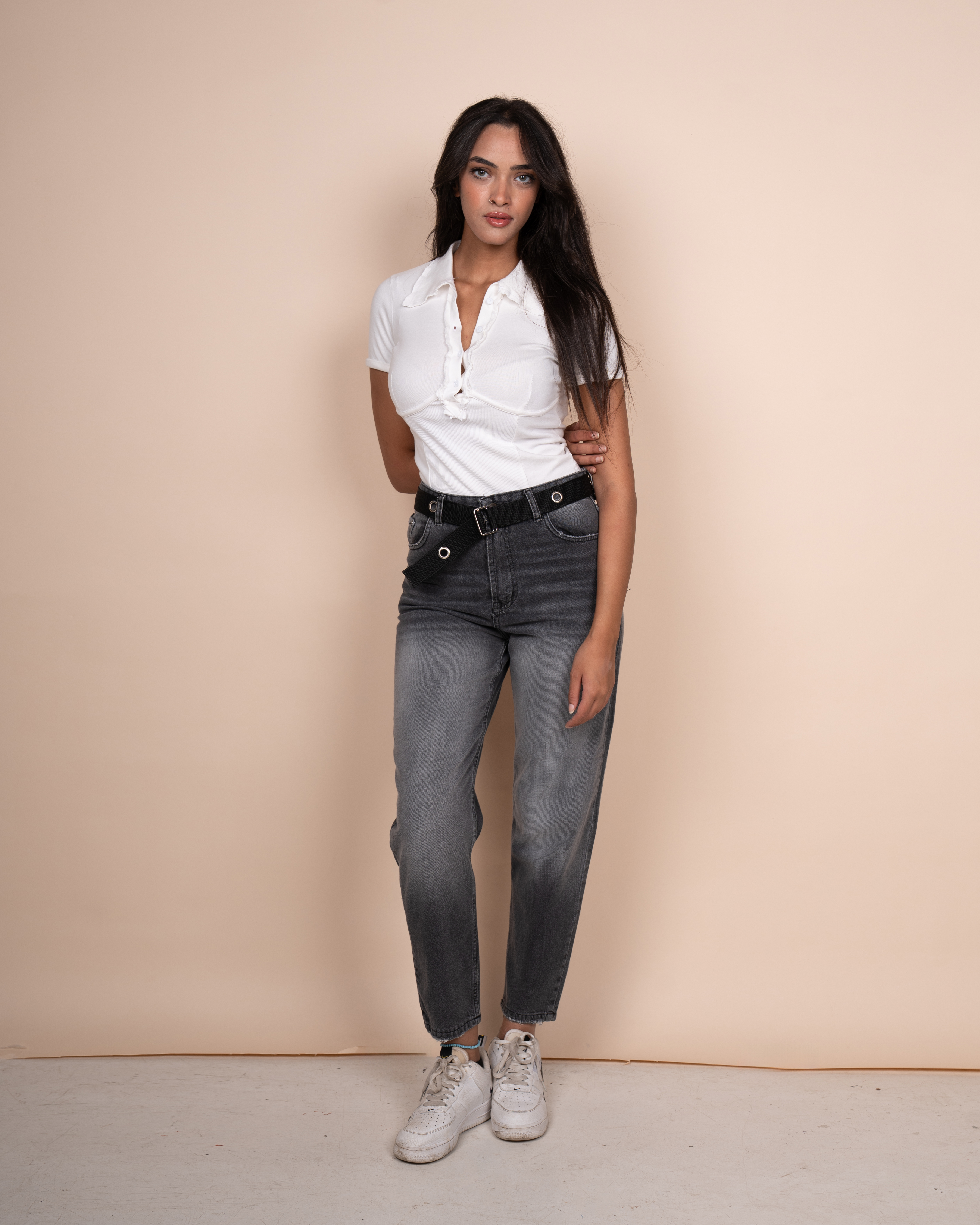Half-sleeve T-shirt with a collar 
