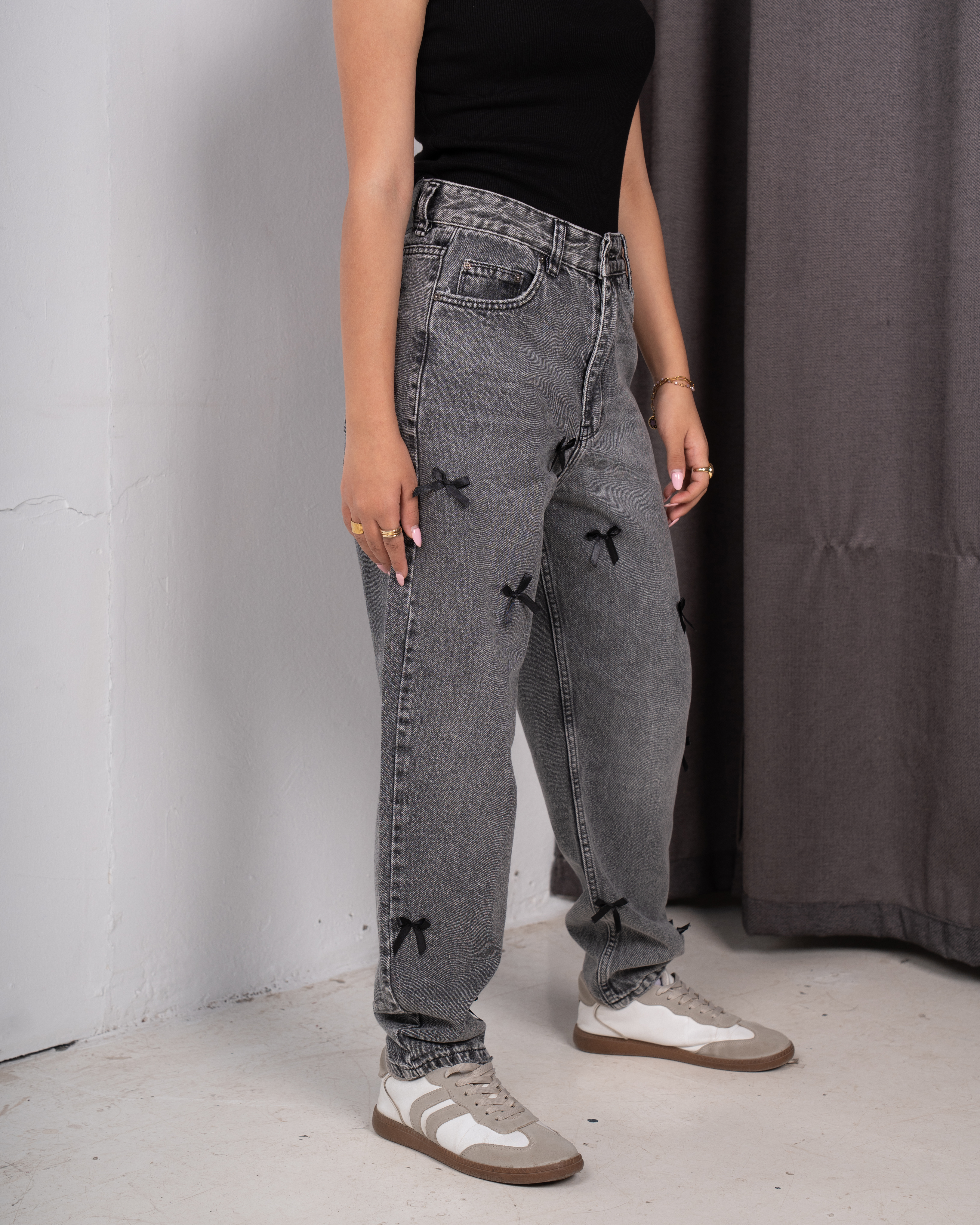 Mom Fit Bow Jeans
