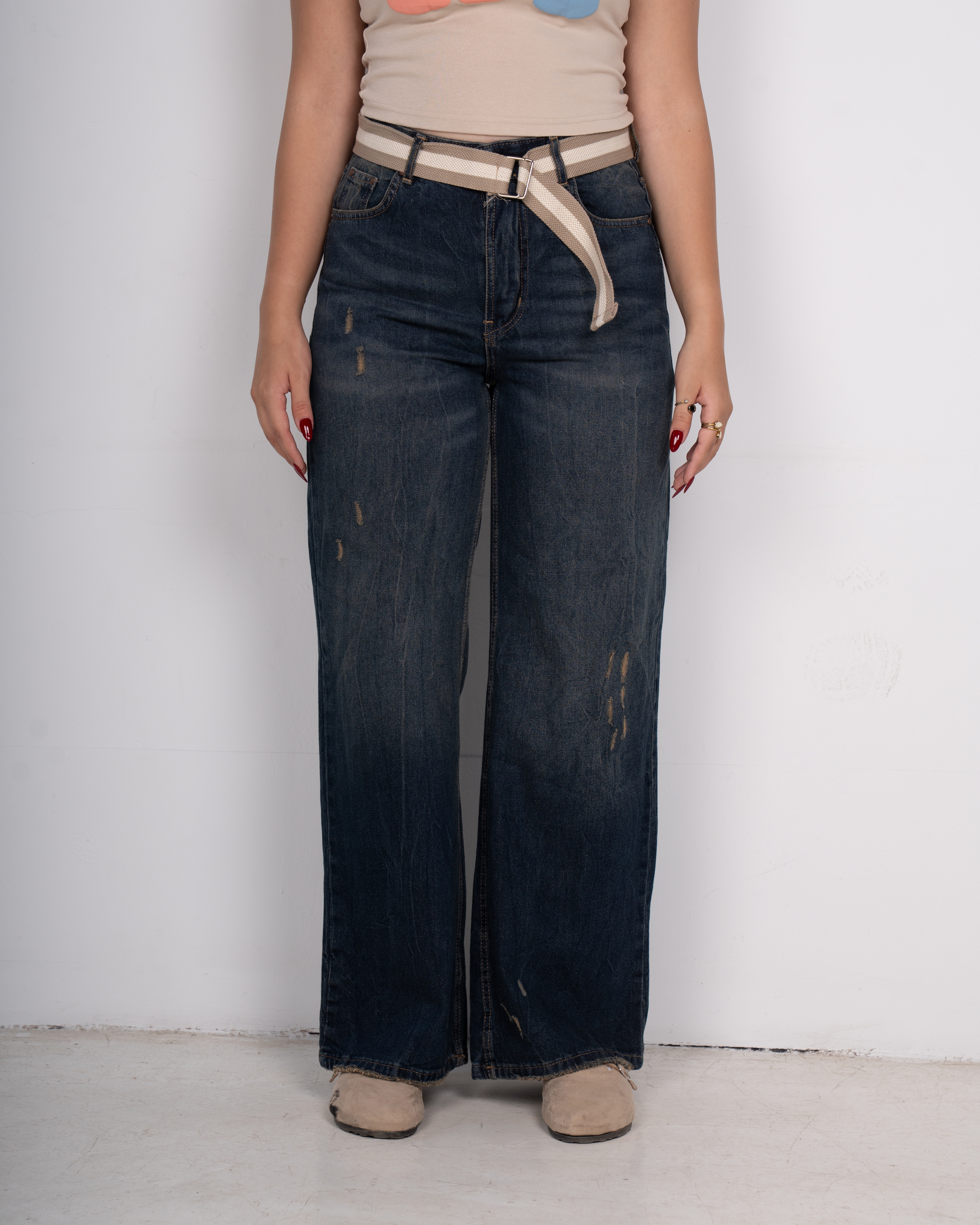 Wide leg jeans with belt