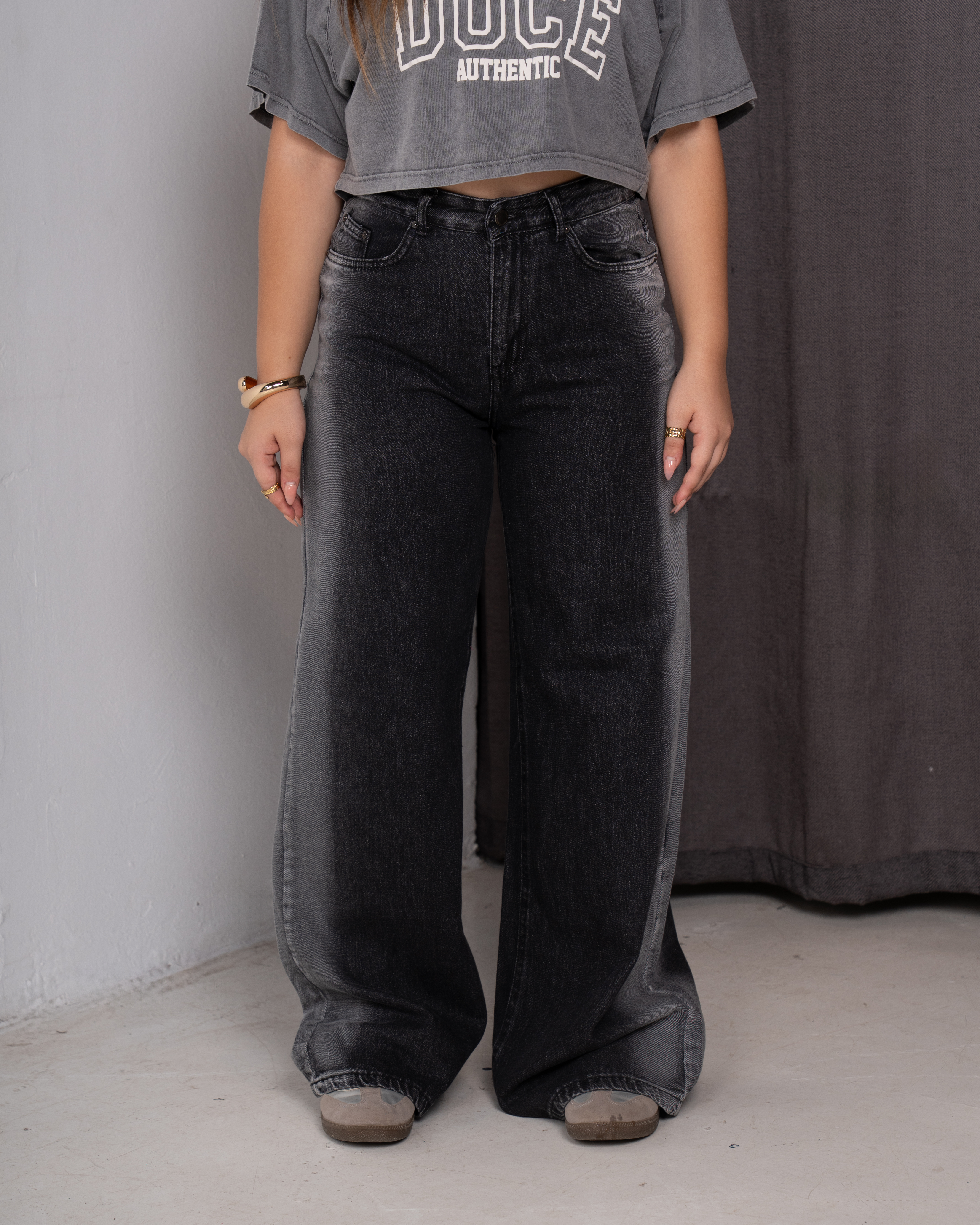 Wide-leg jeans 