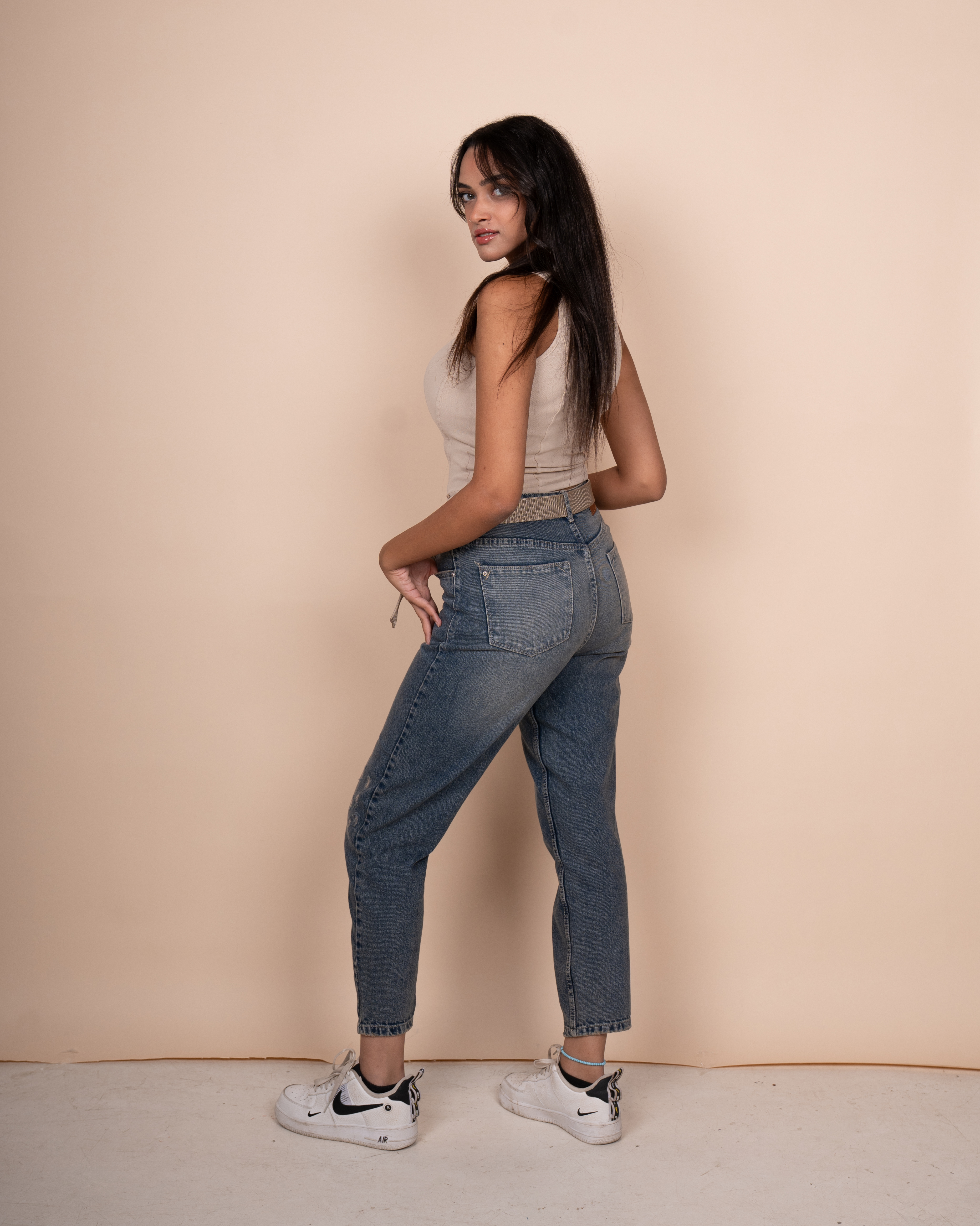 Mom Fit Belted Jeans