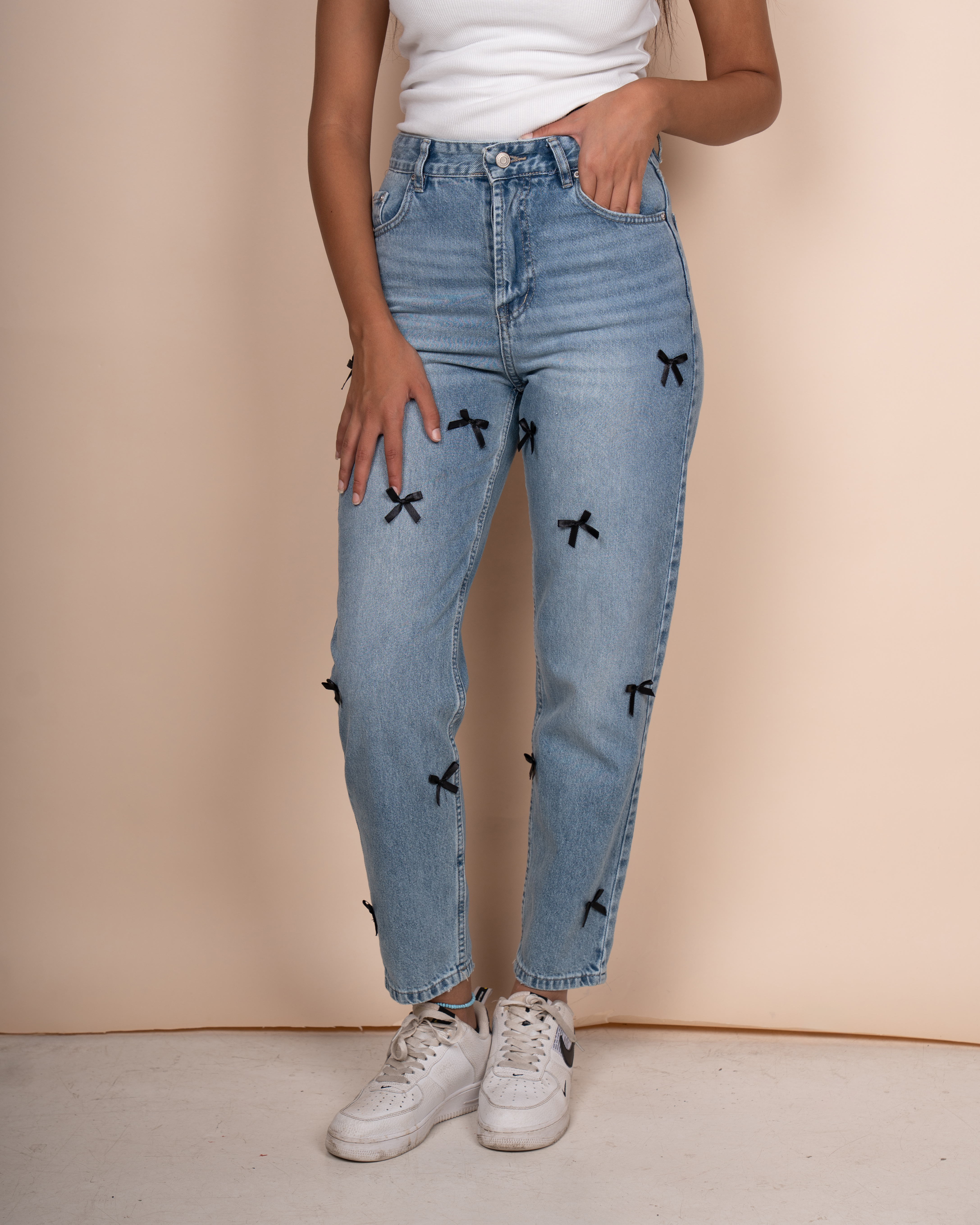 Mom Fit Bow Jeans