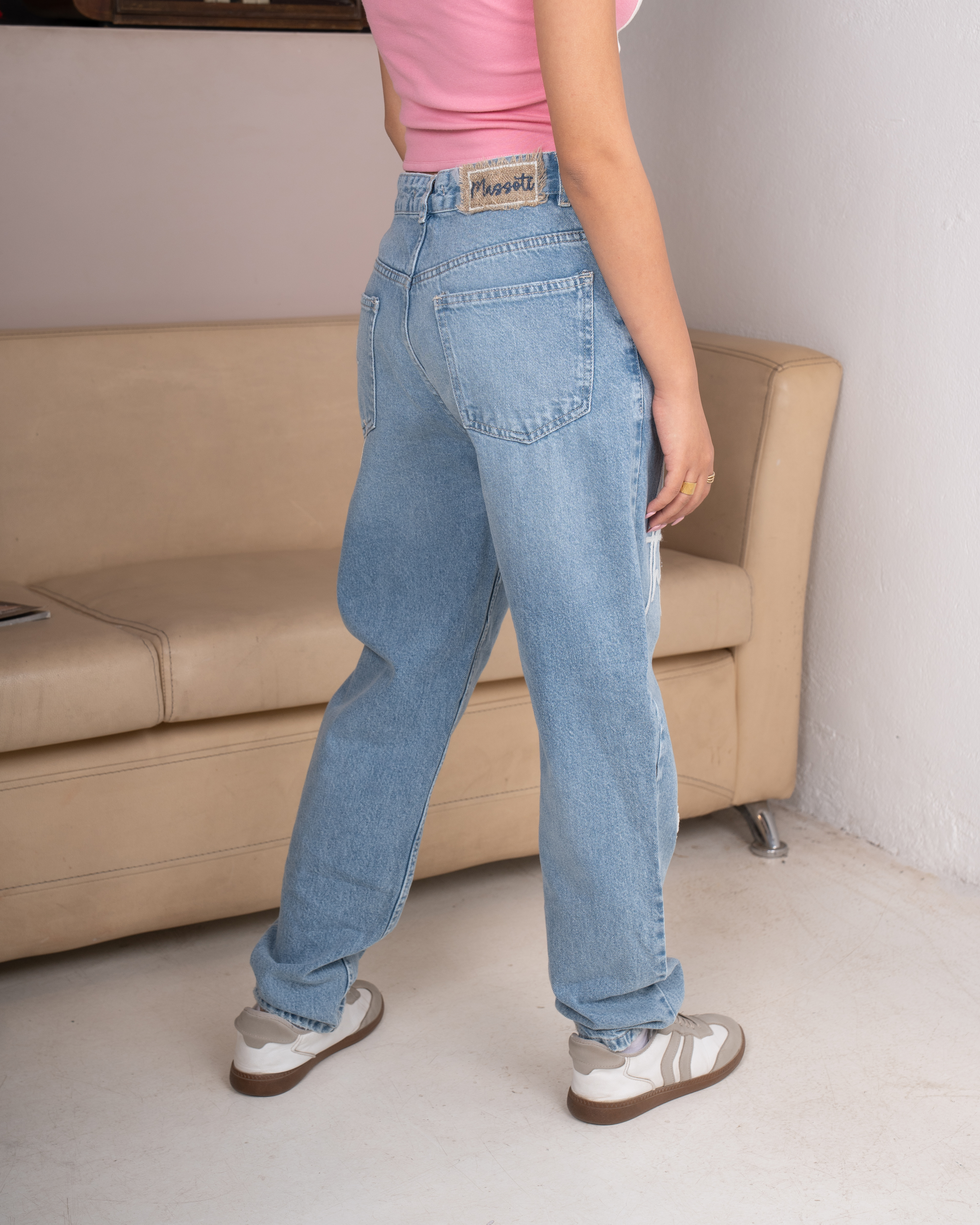 Mom Fit Badges Jeans