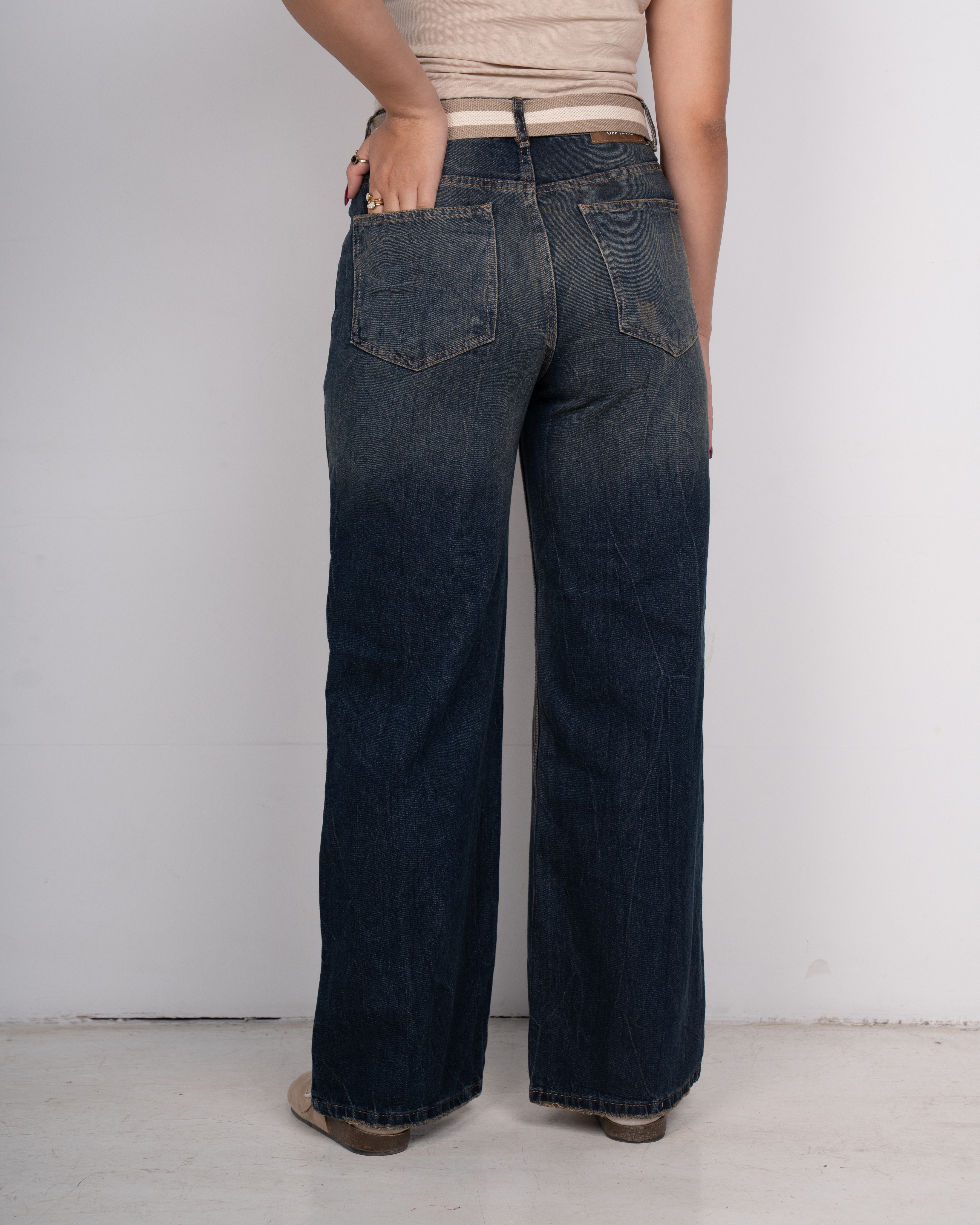 Wide leg jeans with belt