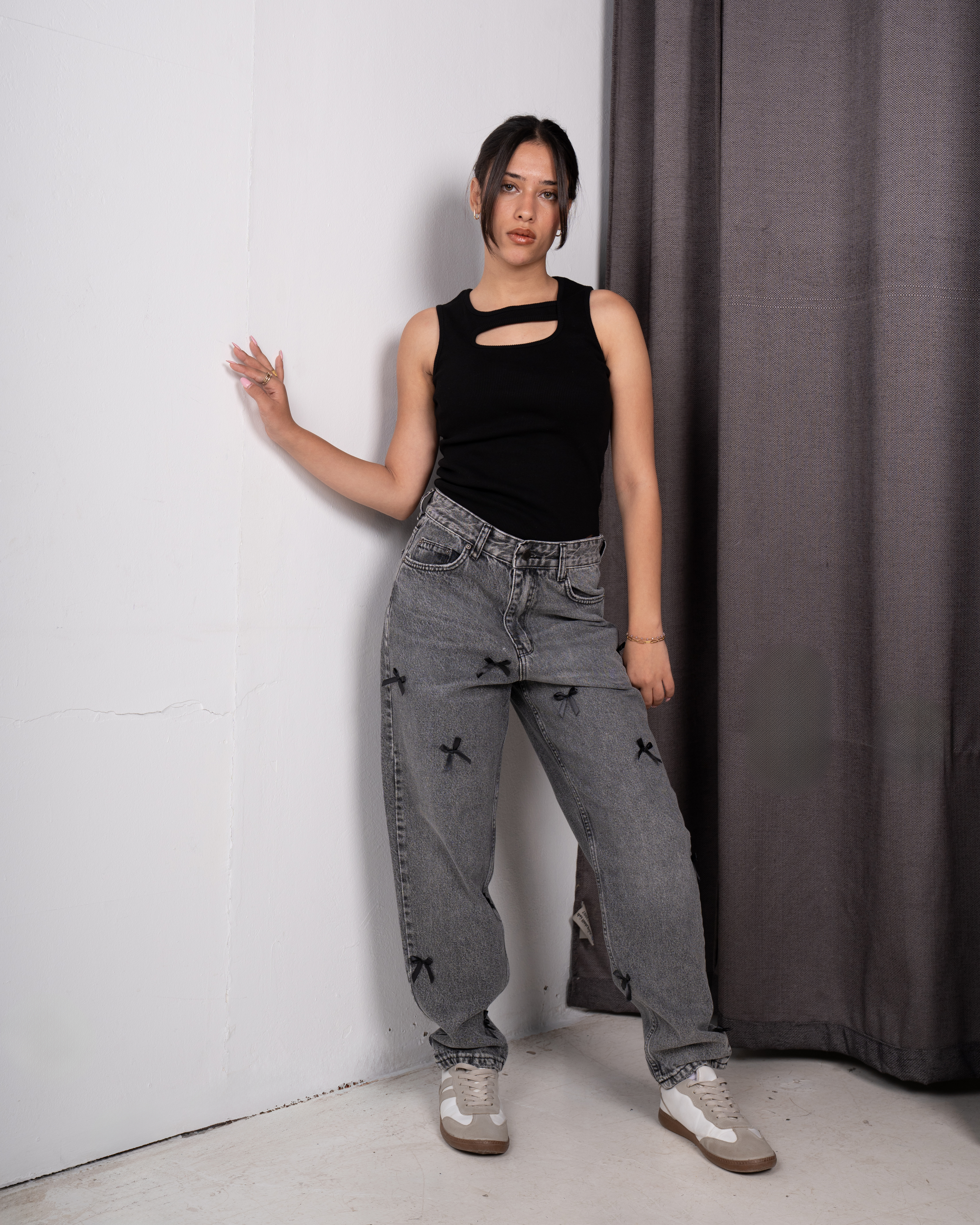Mom Fit Bow Jeans